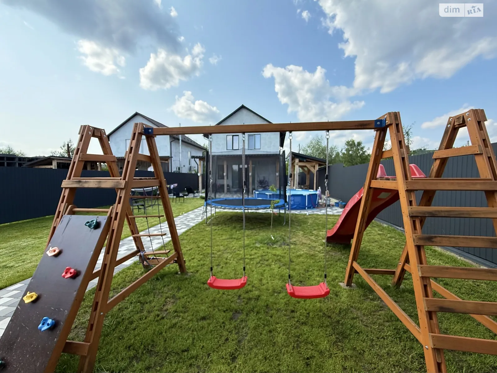 Продается дом на 2 этажа 117 кв. м с садом, цена: 165000 $ - фото 1