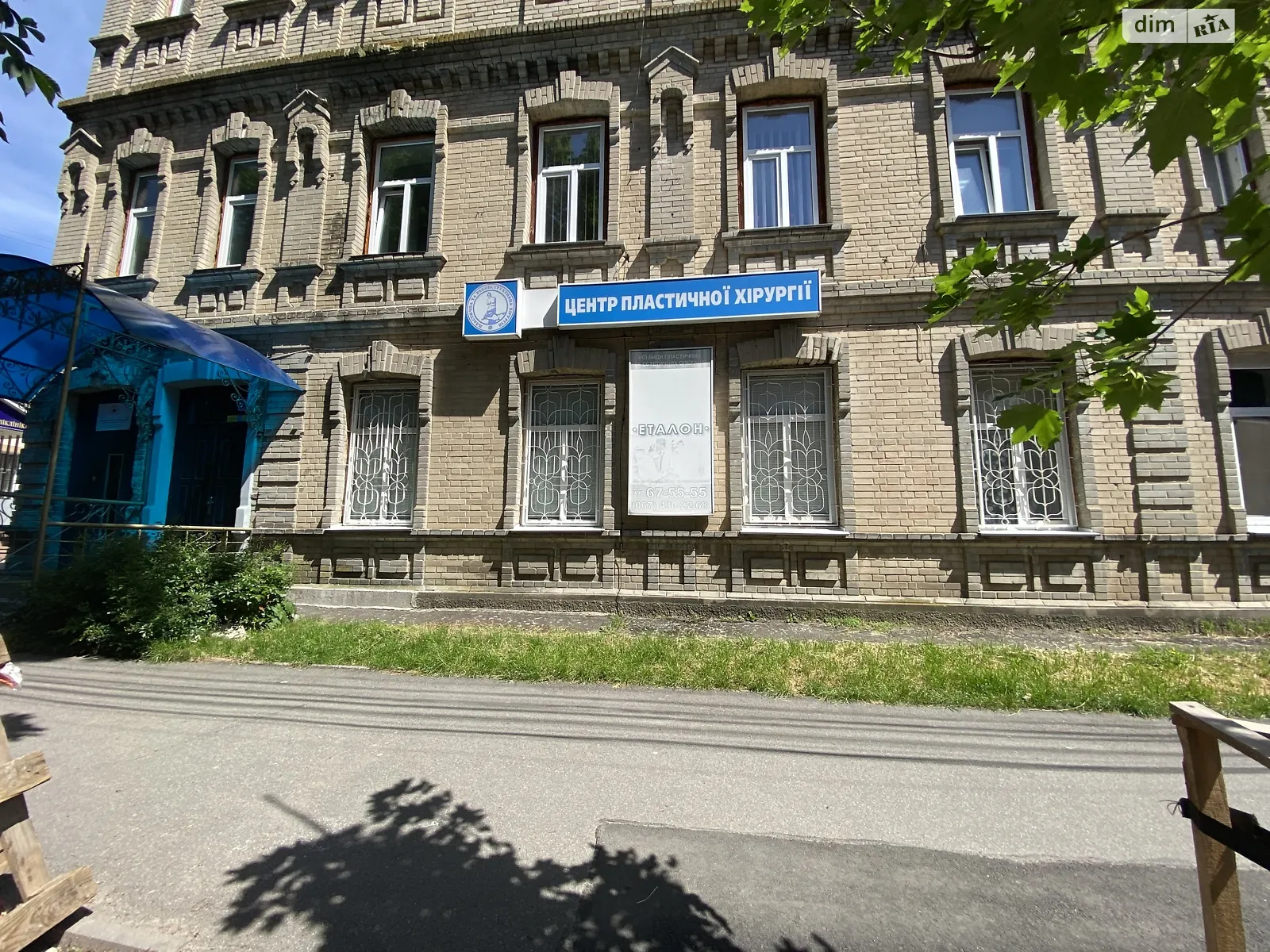 Сдается в аренду объект сферы услуг 127 кв. м в 3-этажном здании, цена: 50800 грн - фото 1