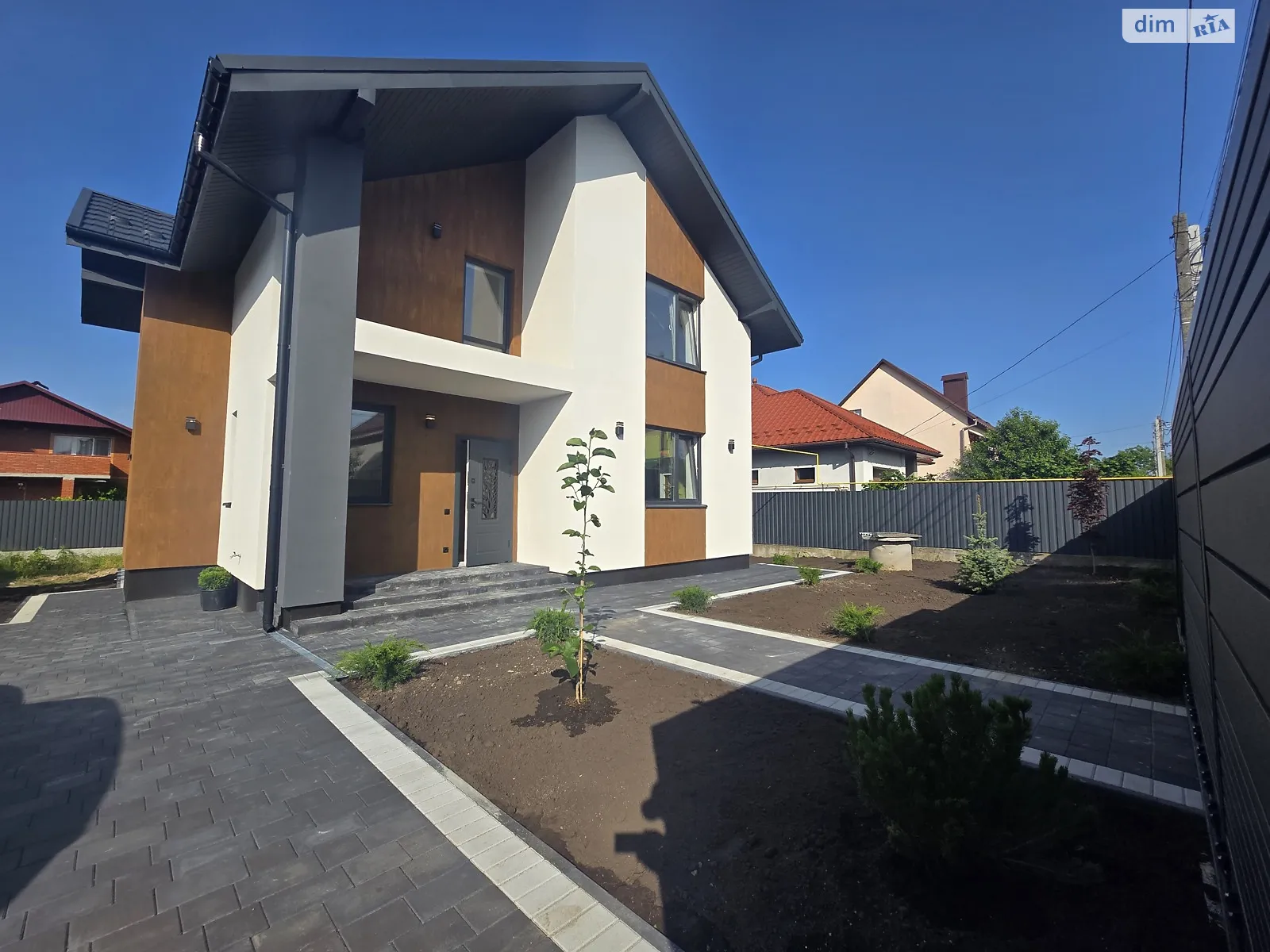 Продается дом на 2 этажа 155 кв. м с участком, цена: 145000 $ - фото 1