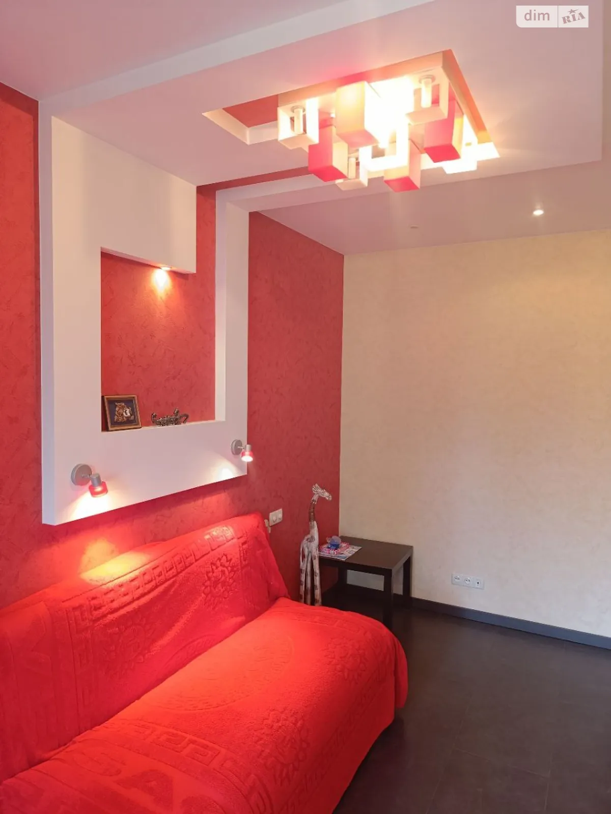 Продается 3-комнатная квартира 65 кв. м в Днепре, просп. Героев - фото 1