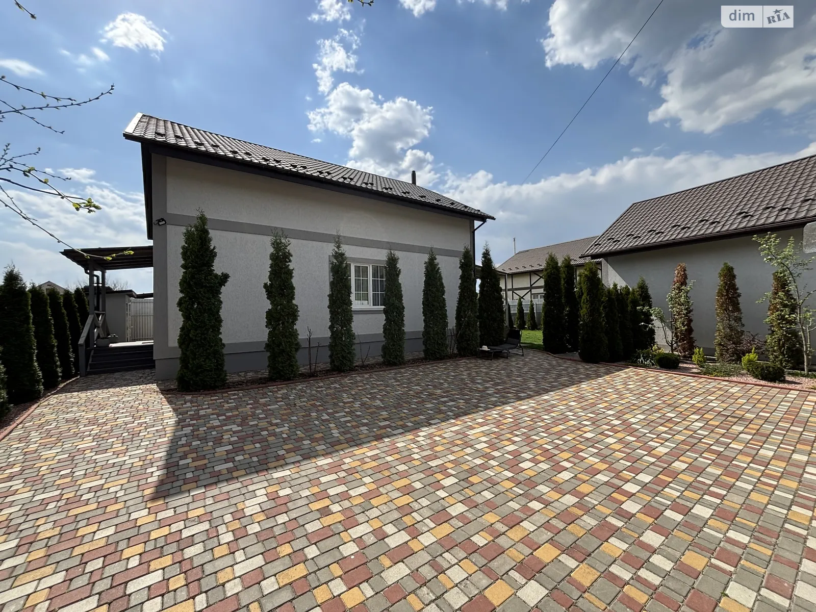 Продается дом на 2 этажа 161 кв. м с гаражом, цена: 270000 $ - фото 1