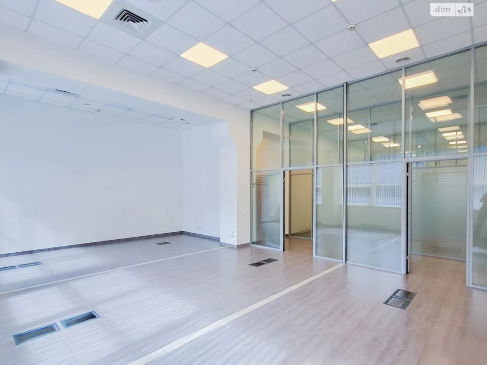 Здається в оренду офіс 298 кв. м в бізнес-центрі, цена: 5300 $ - фото 1