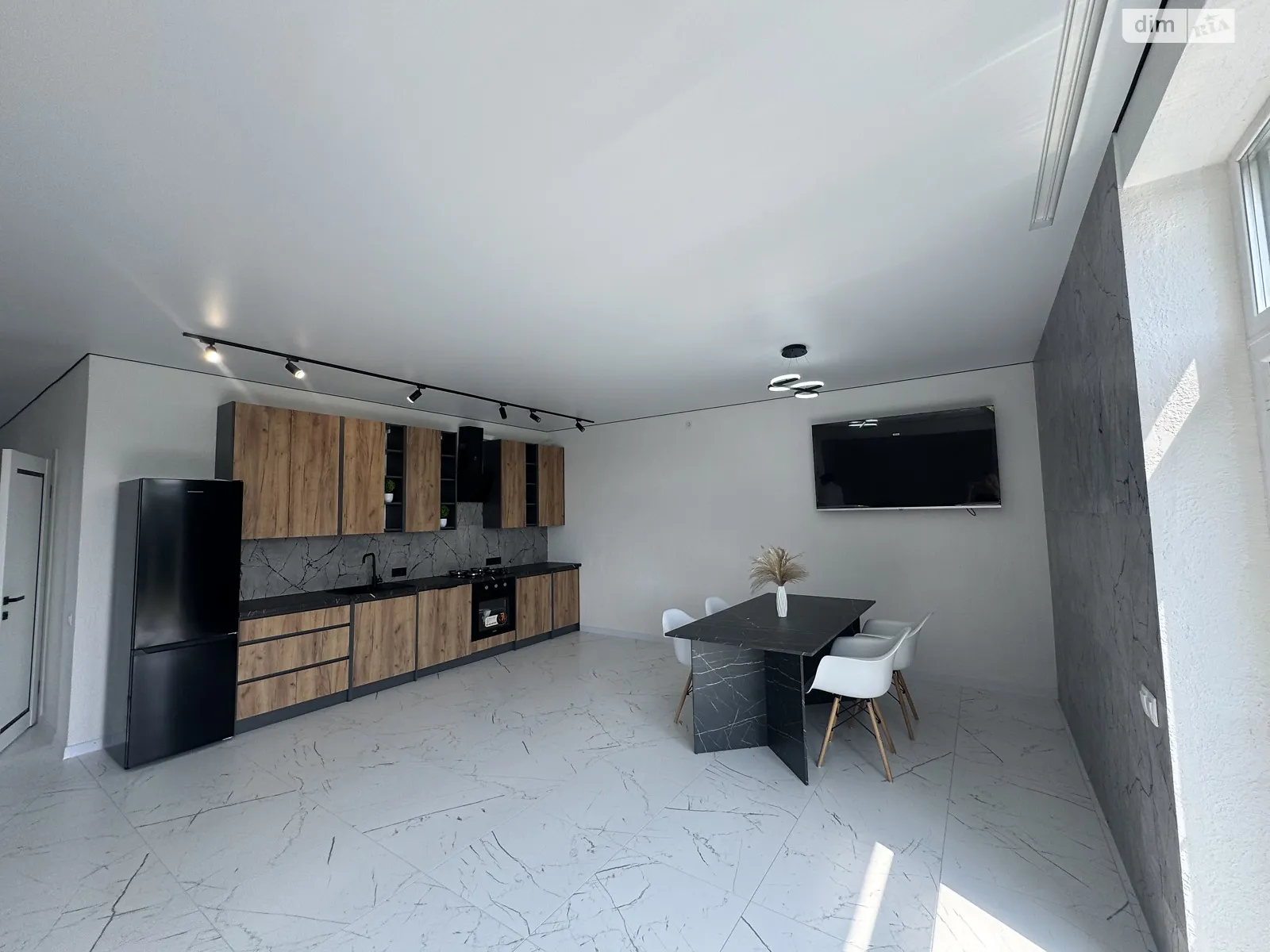 Продается дом на 2 этажа 220 кв. м с гаражом, цена: 160000 $ - фото 1