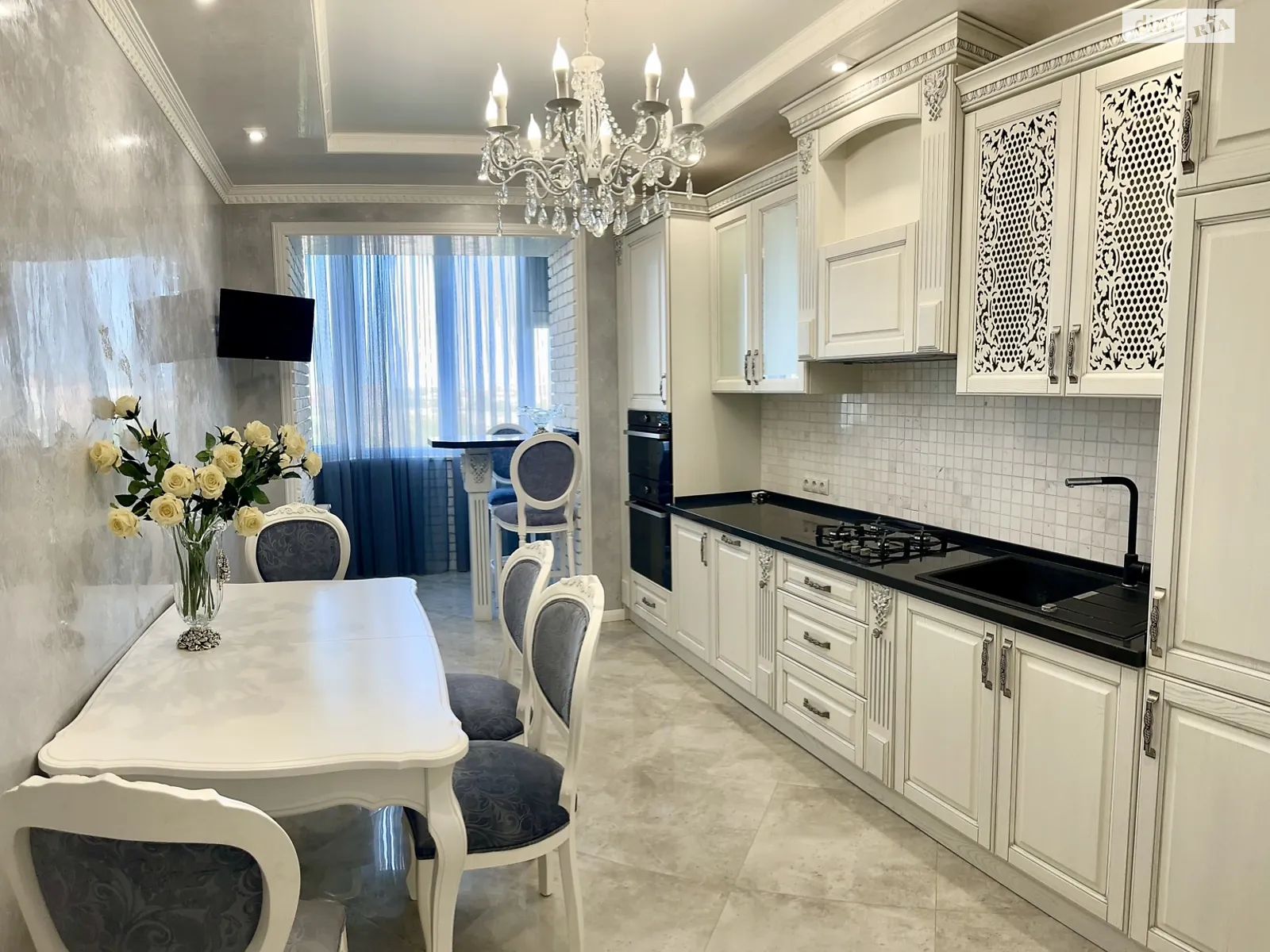 3-комнатная квартира 93 кв. м в Луцке, ул. Огиенко Ивана, 2А - фото 1
