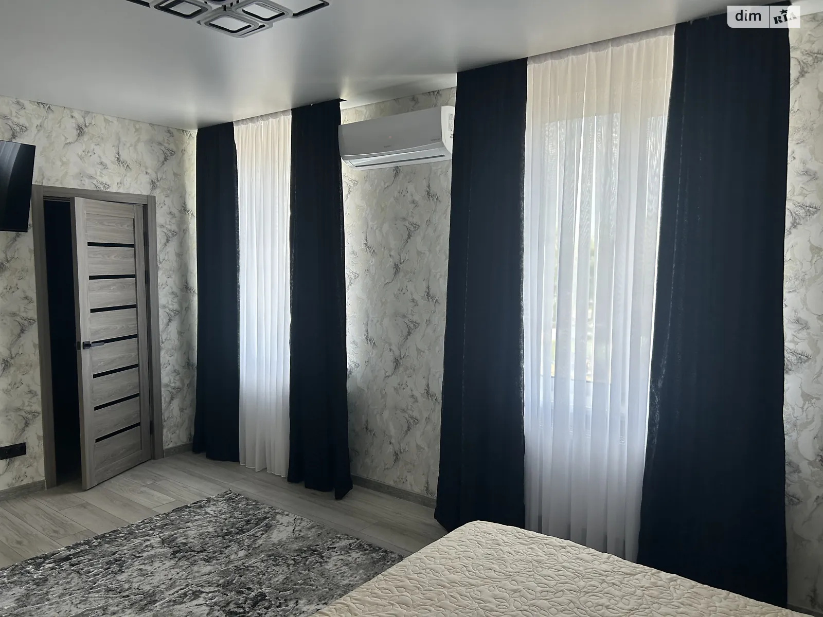 Сдается в аренду 1-комнатная квартира 52 кв. м в, цена: 400 $ - фото 1