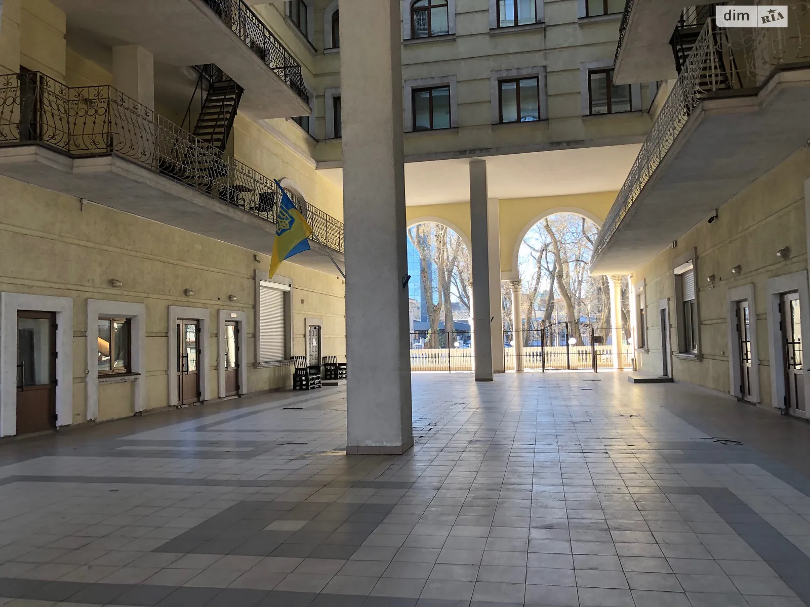Продается 3-комнатная квартира 121 кв. м в Одессе, пер. Ониловой, 18 - фото 1