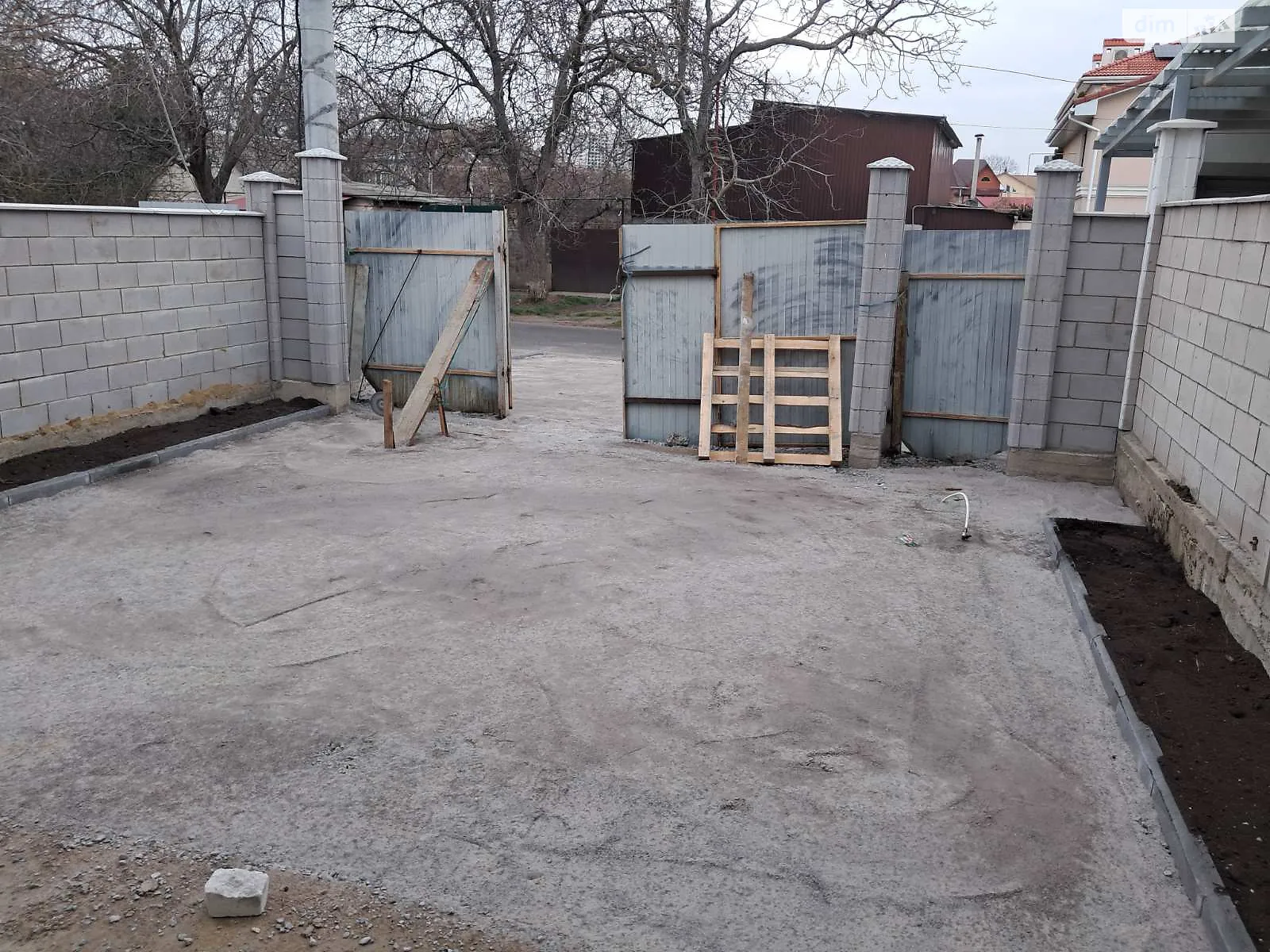 Продается дом на 2 этажа 160 кв. м с садом, цена: 215000 $ - фото 1