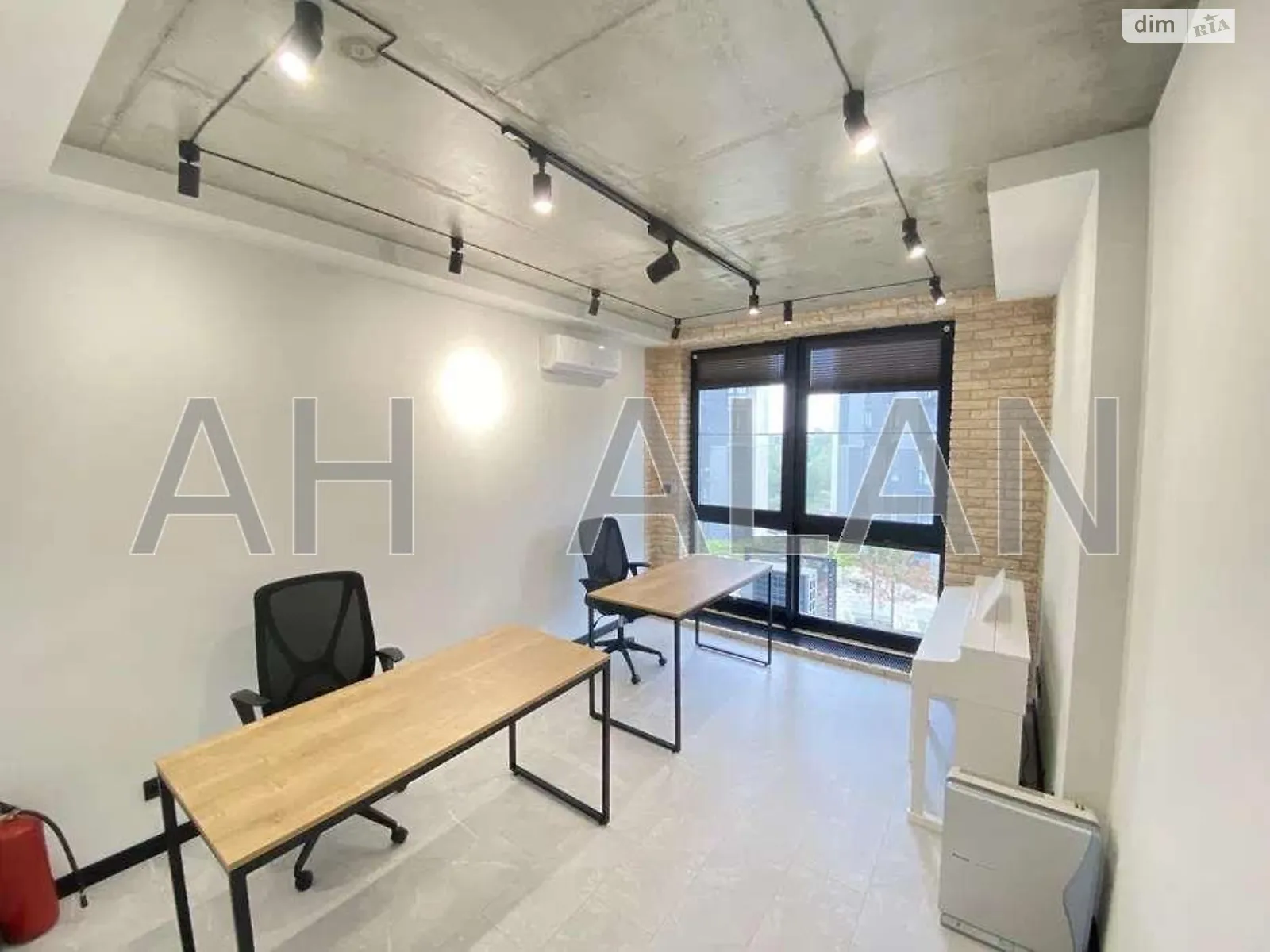 Сдается в аренду офис 120 кв. м в бизнес-центре, цена: 2000 $ - фото 1