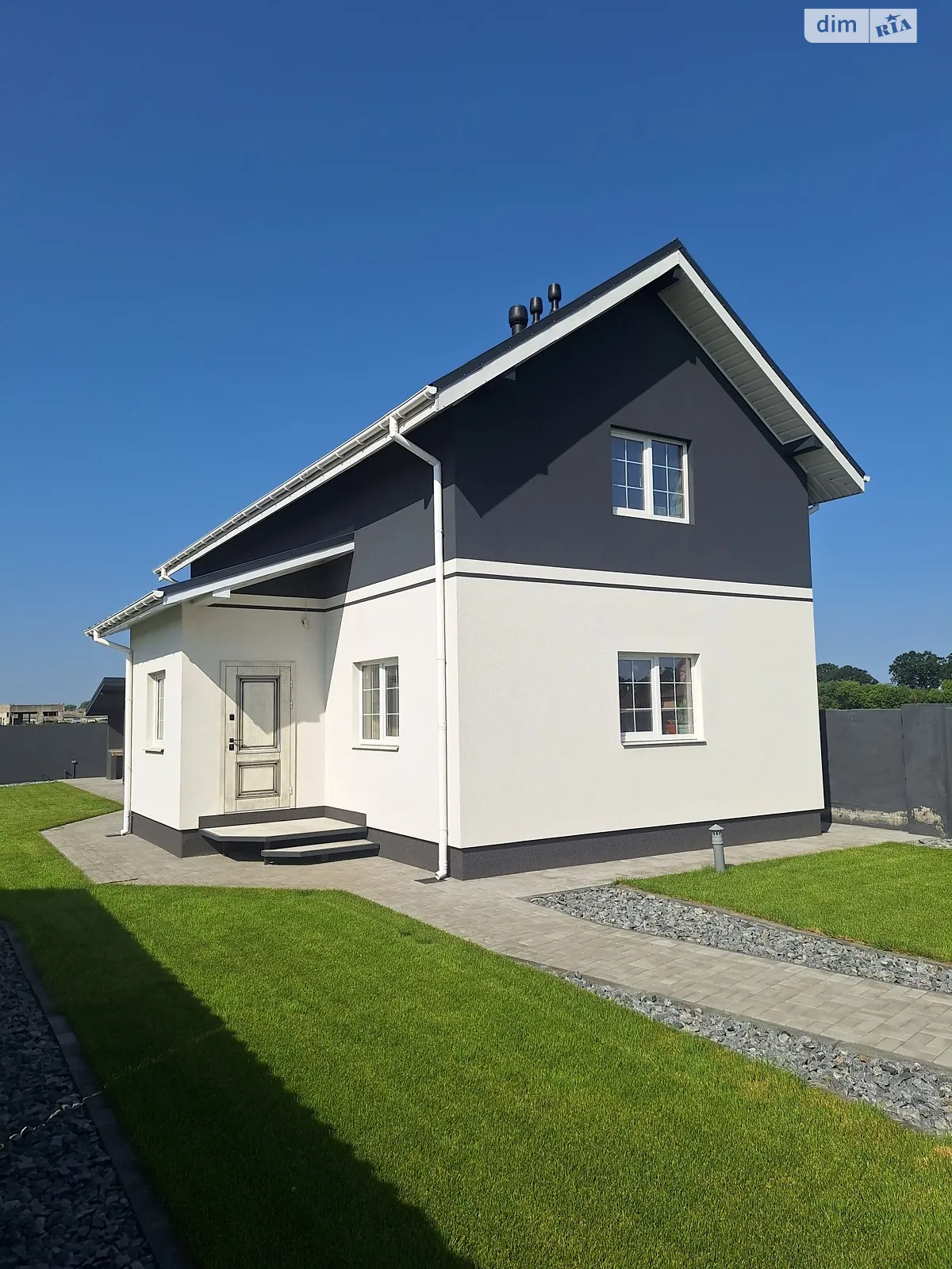 Продается дом на 2 этажа 108 кв. м с камином, цена: 139000 $ - фото 1