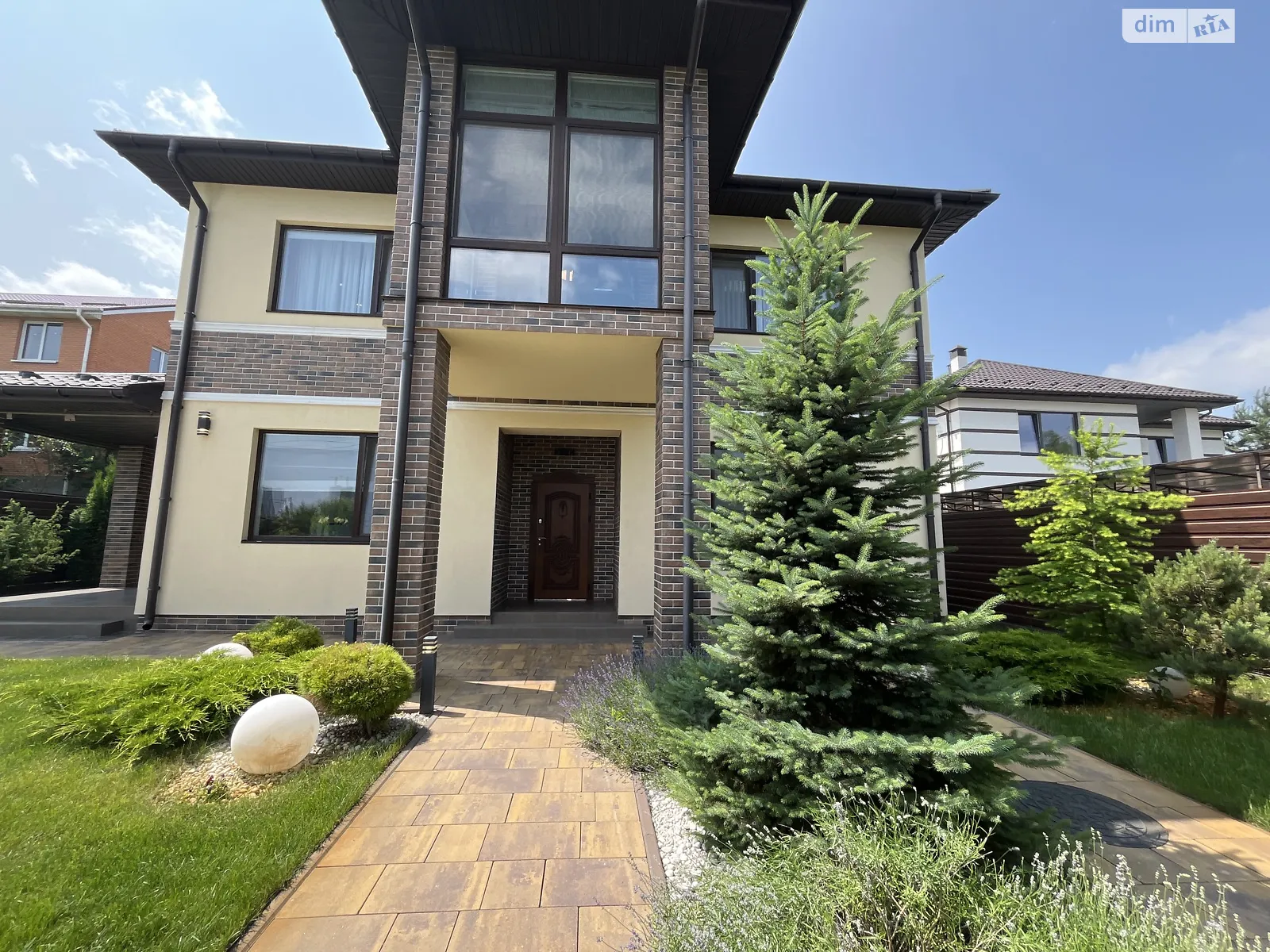 Продается дом на 2 этажа 230 кв. м с верандой, цена: 357000 $ - фото 1