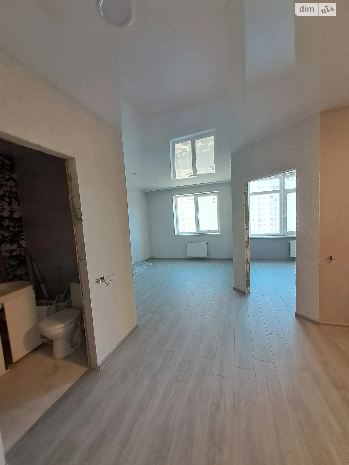 Продается 1-комнатная квартира 45 кв. м в Одессе, ул. Академика Сахарова, 3Г - фото 1