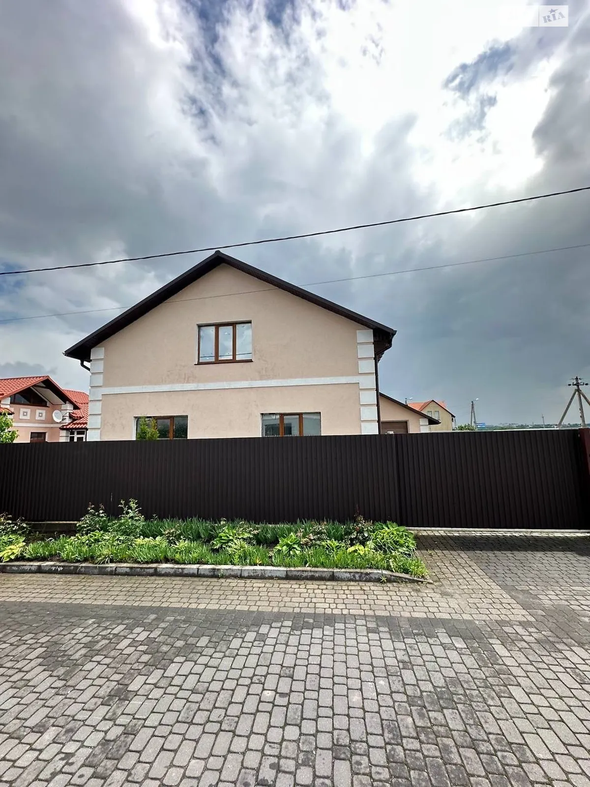Продается дом на 2 этажа 295 кв. м с балконом, цена: 180000 $ - фото 1