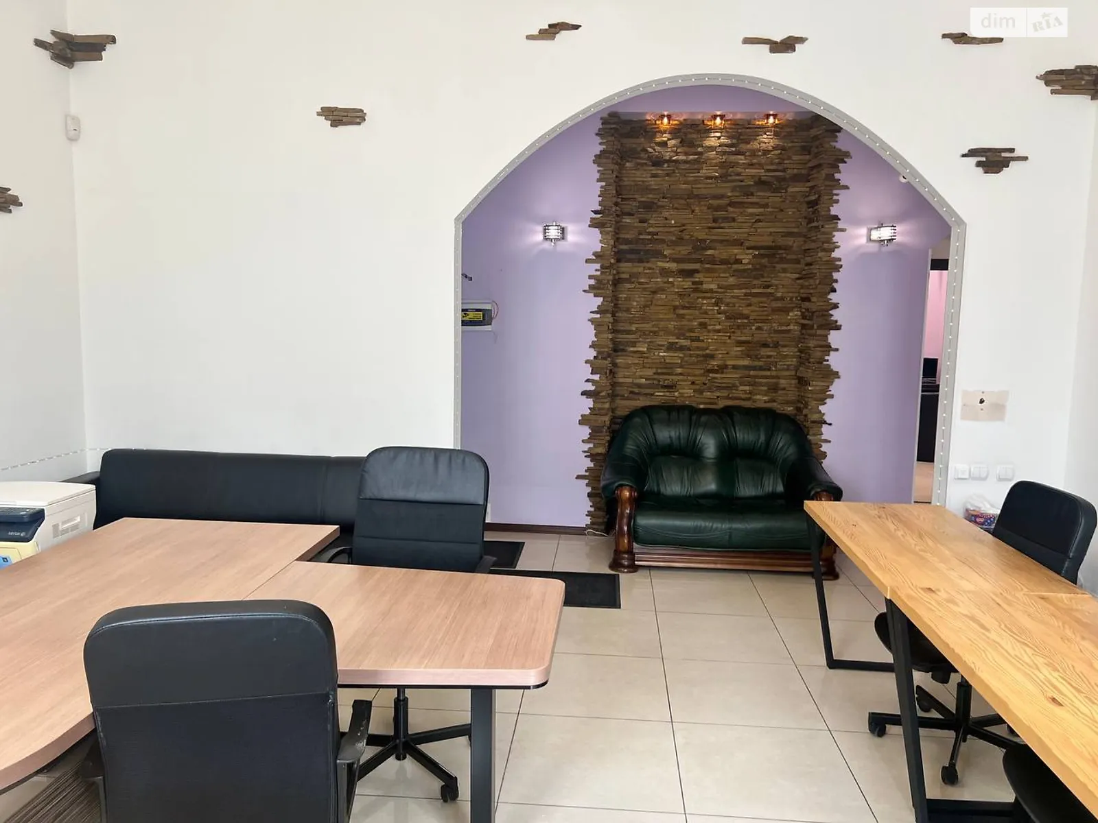 Здається в оренду офіс 64 кв. м в бізнес-центрі, цена: 1000 $ - фото 1