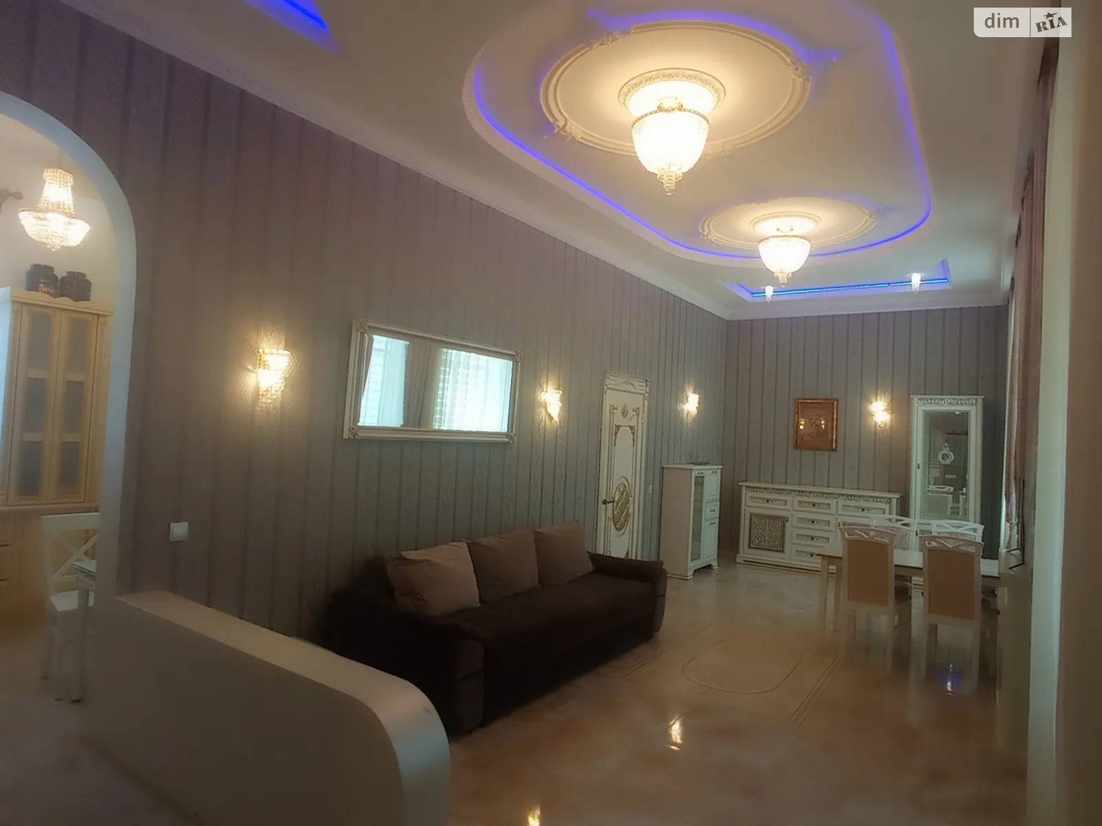 2-комнатная квартира 61 кв. м в Тернополе, ул. Русская - фото 1