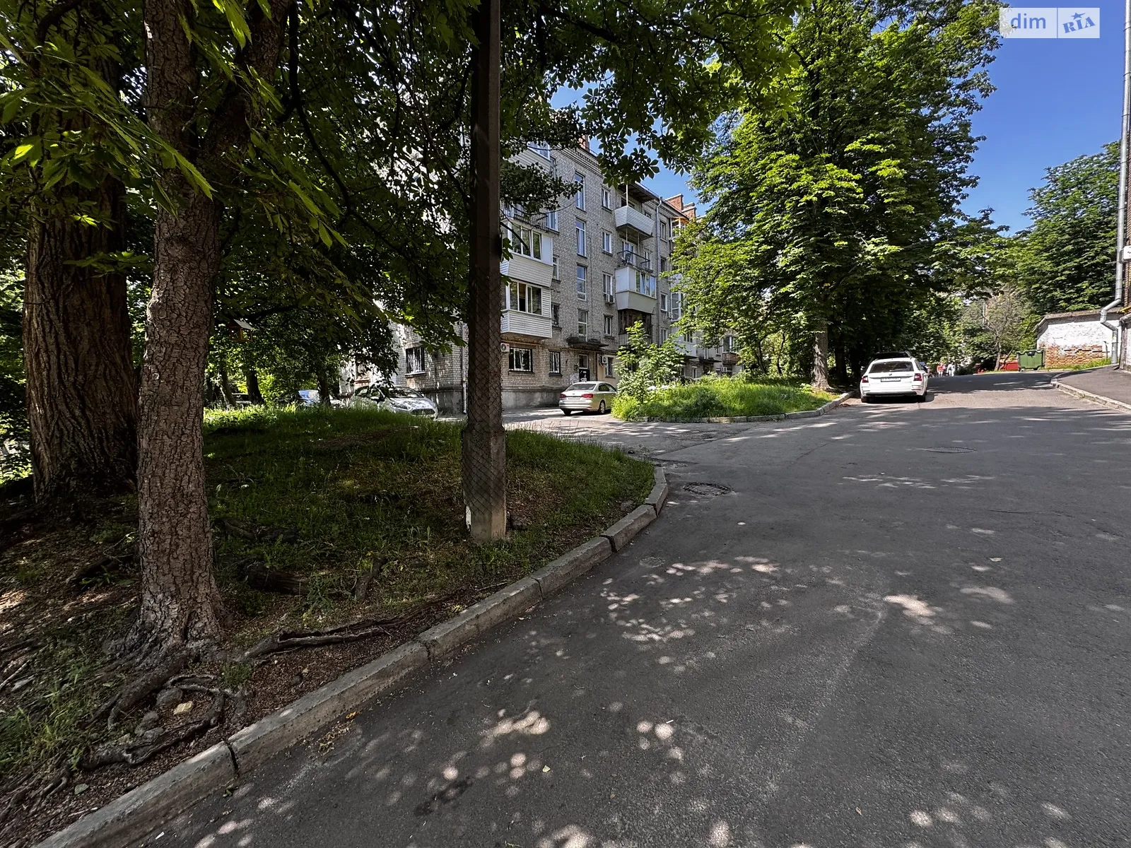 Продается 2-комнатная квартира 46 кв. м в Киеве, ул. Маккейна Джона, 35Б - фото 1