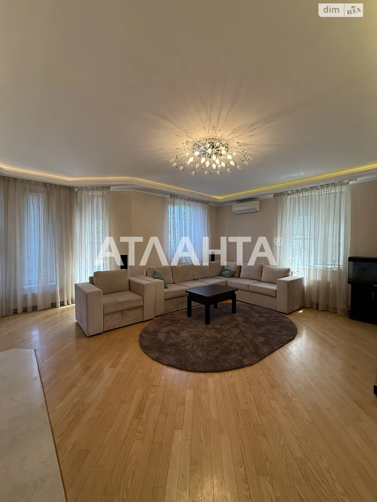 Продается дом на 3 этажа 330 кв. м с баней/сауной, цена: 350000 $ - фото 1