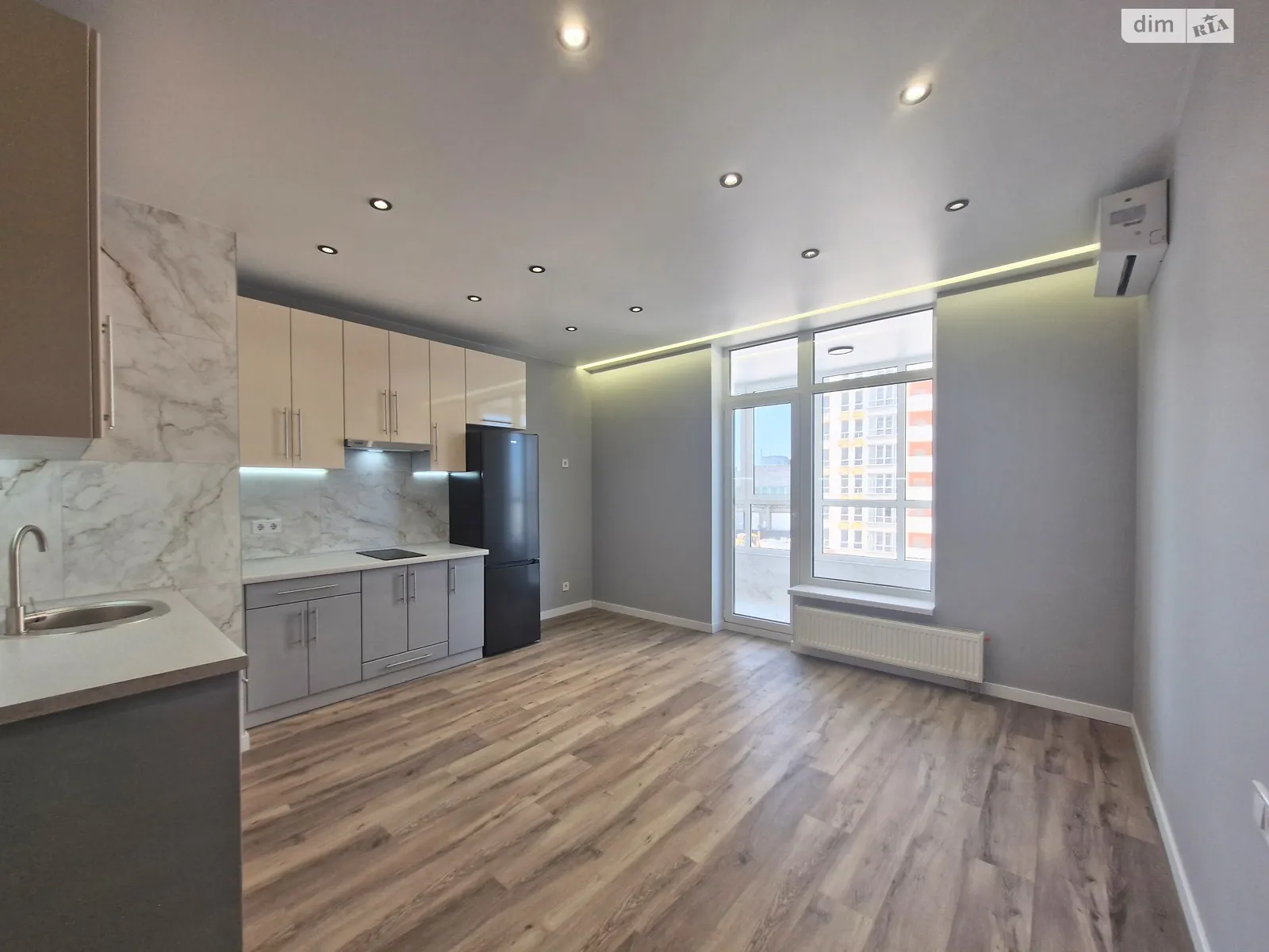 Продается 1-комнатная квартира 35 кв. м в Киеве, ул. Бердника Олеся, 1В - фото 1