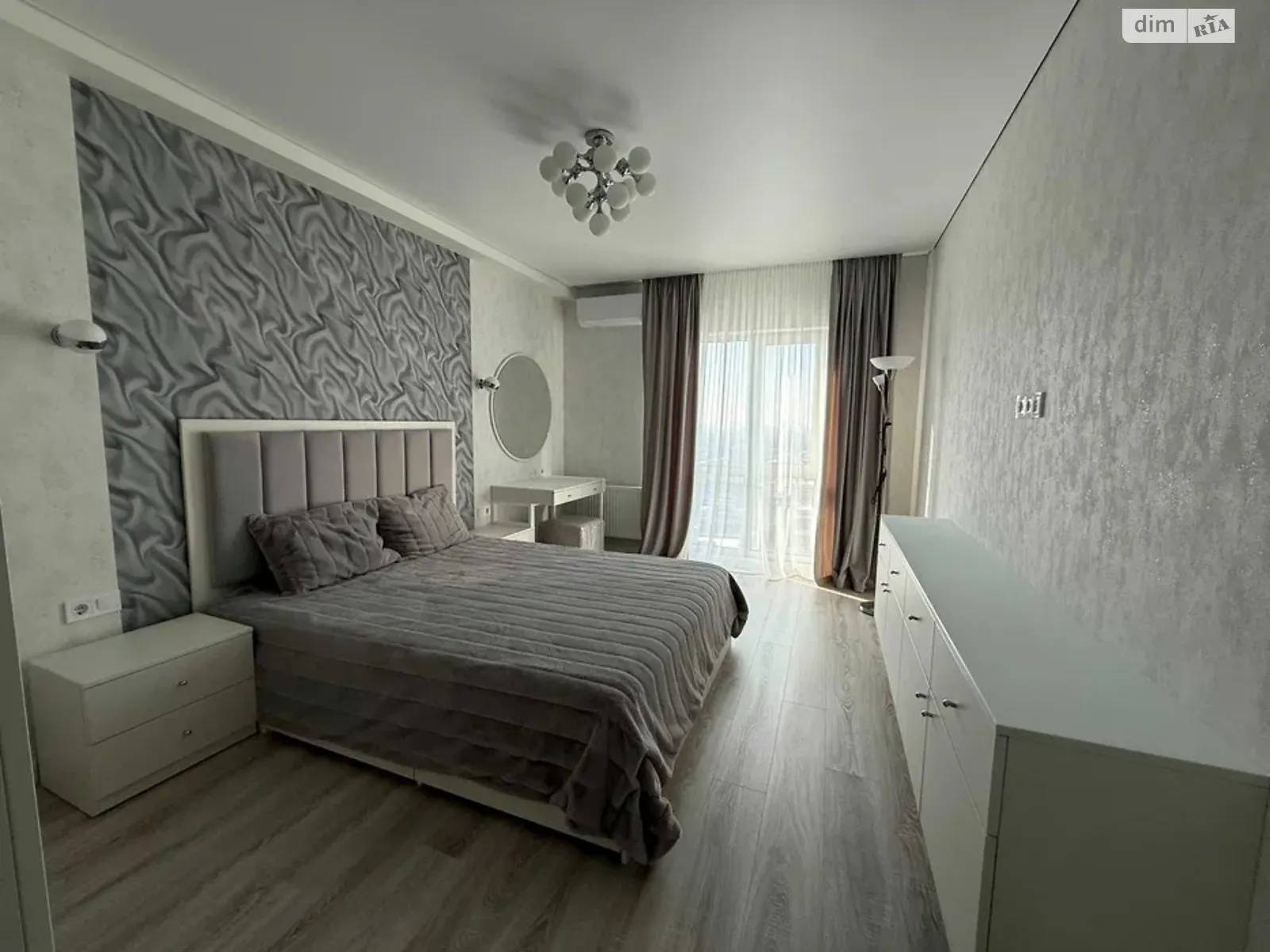 Продается 2-комнатная квартира 60 кв. м в Киеве, ул. Михаила Максимовича, 28Е - фото 1