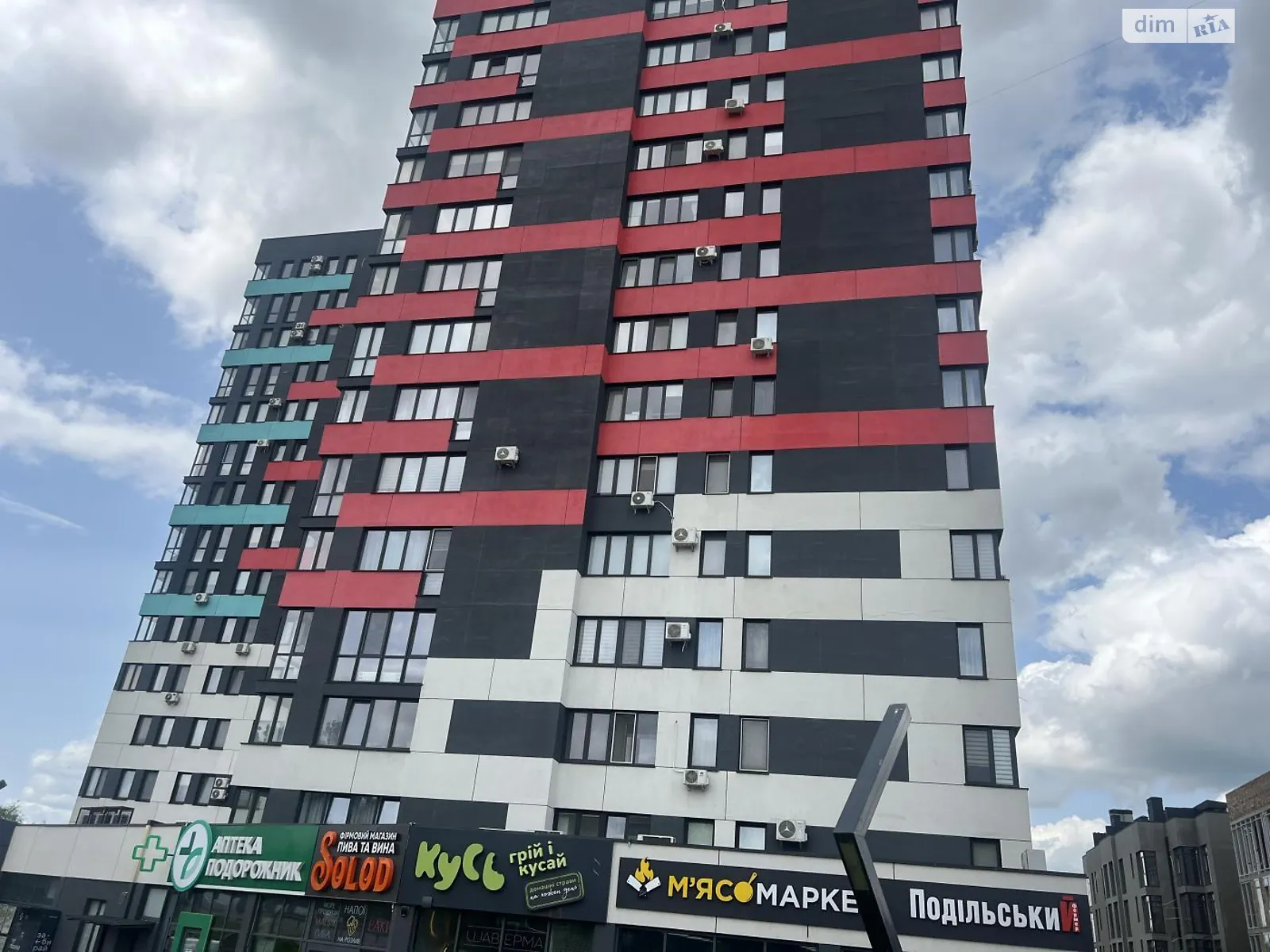 Продается 1-комнатная квартира 42.5 кв. м в Ровно, ул. Степана Бандеры - фото 1