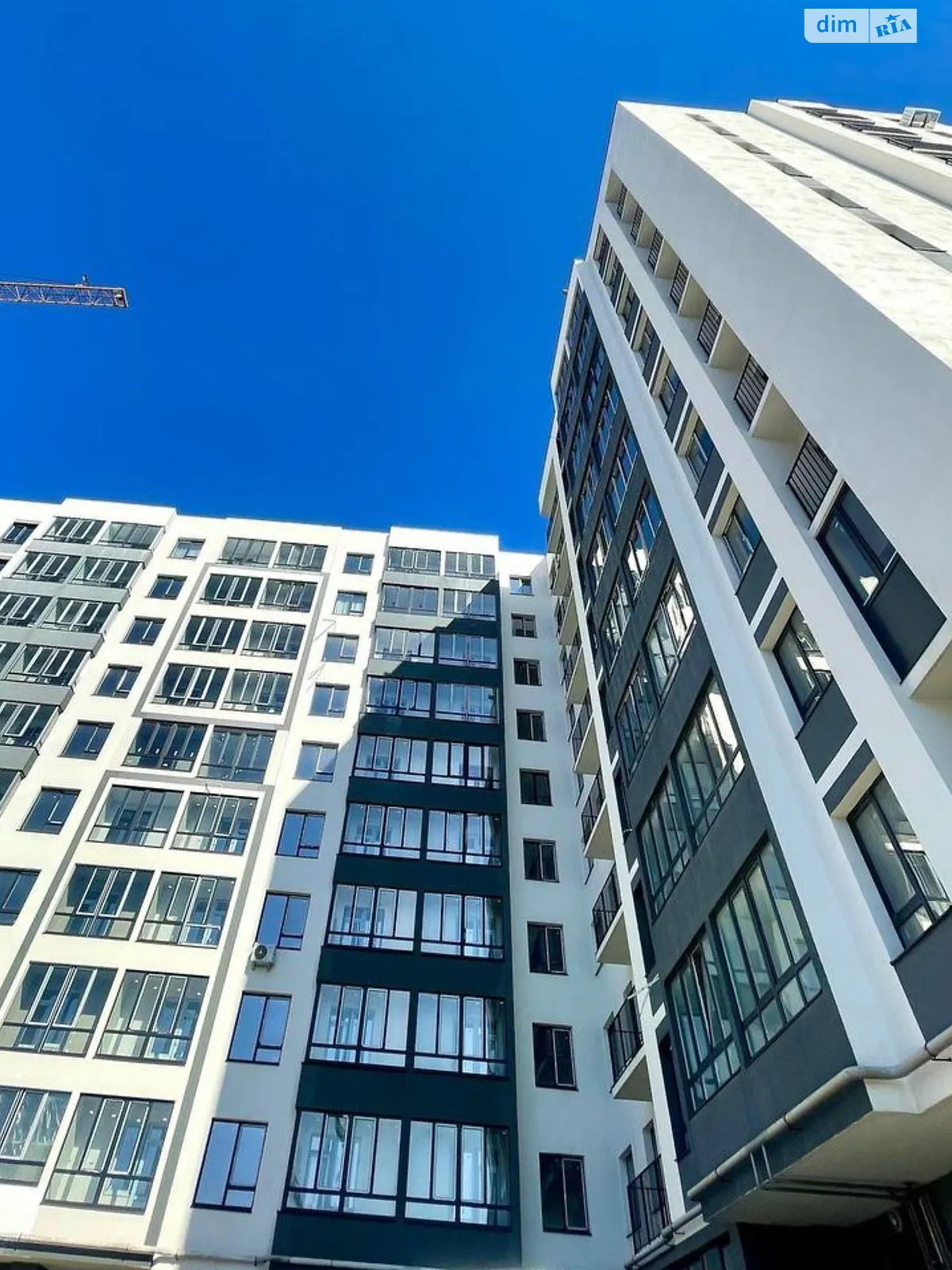 Продается 1-комнатная квартира 45 кв. м в Львове, ул. Длинная, 30 - фото 1