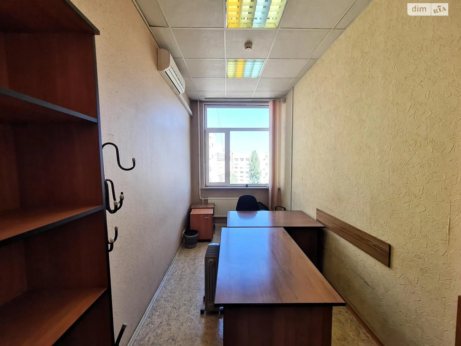 Сдается в аренду офис 9.9 кв. м в бизнес-центре, цена: 2180 грн - фото 1