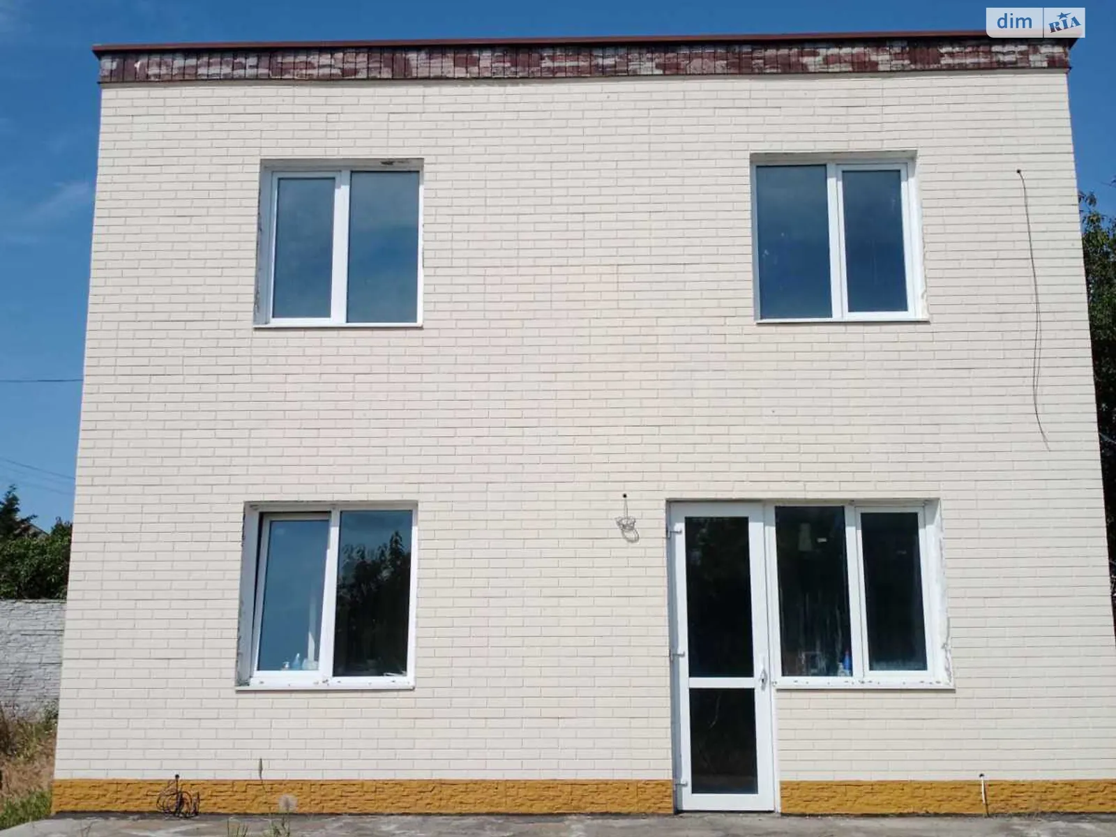 Продается дом на 2 этажа 100 кв. м с бассейном, цена: 34000 $ - фото 1