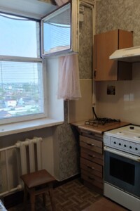Сниму квартиру в Лугинах долгосрочно