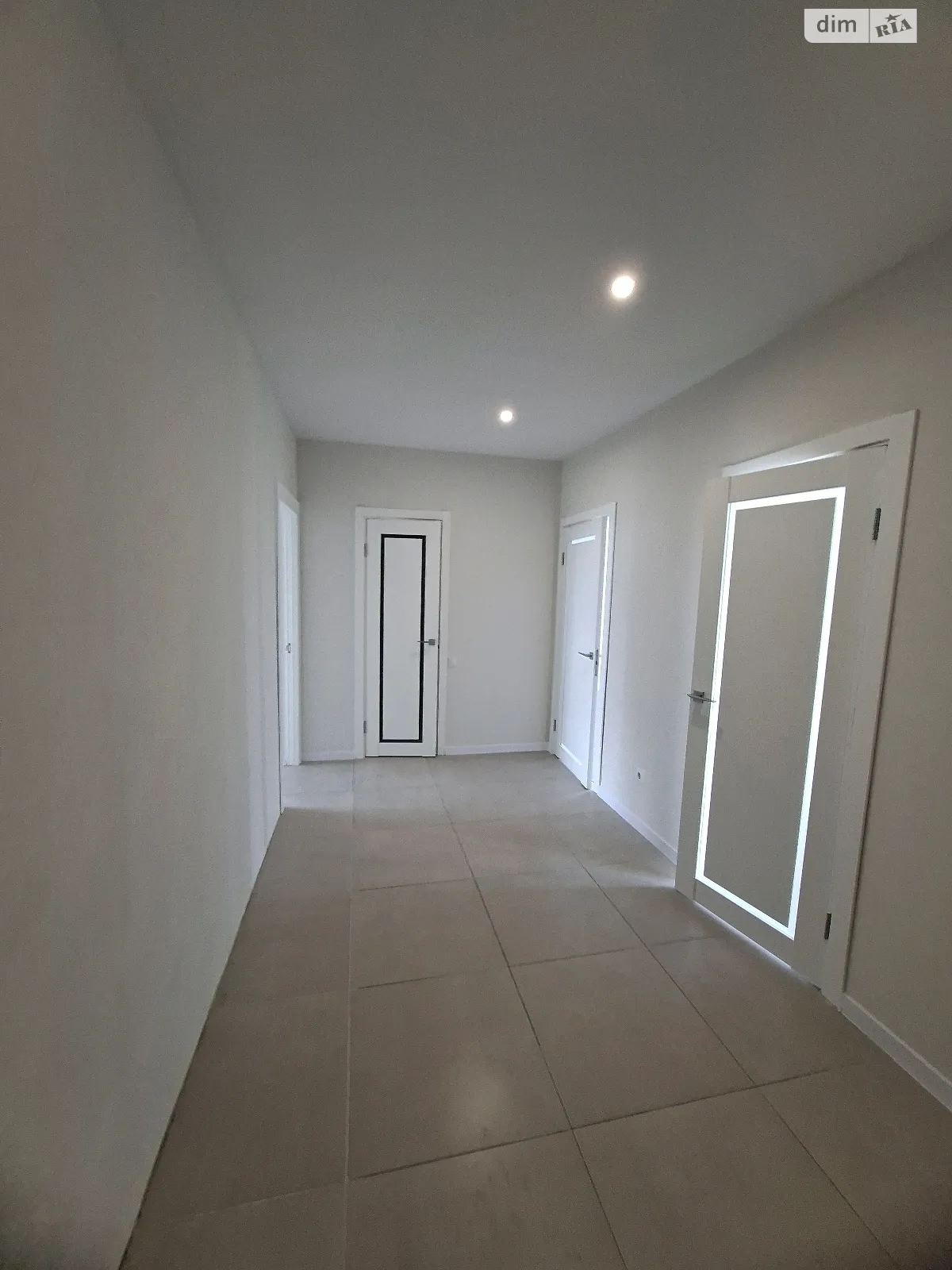 Продается 2-комнатная квартира 63 кв. м в Буче, ул. Вишневая, 33 - фото 1