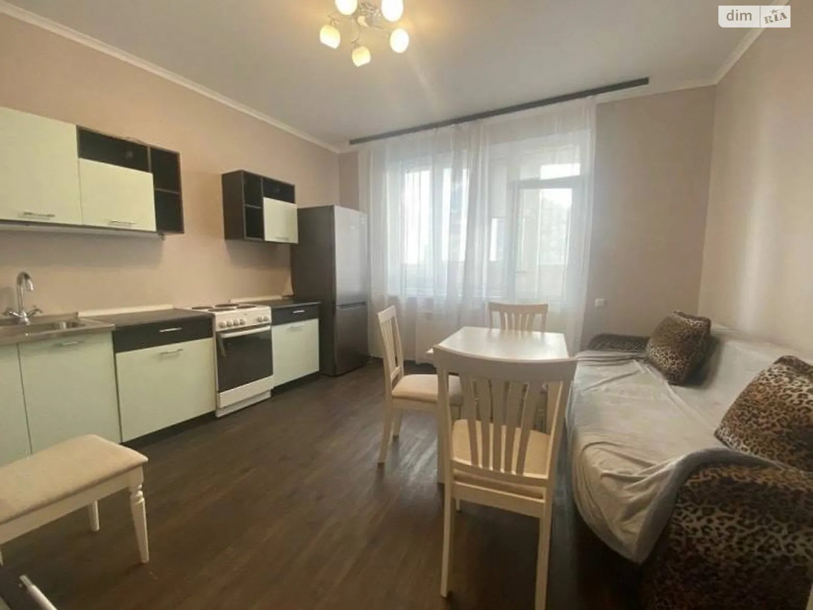 Здається в оренду 1-кімнатна квартира 56.7 кв. м у Києві, вул. Урлівська, 11/44 - фото 1
