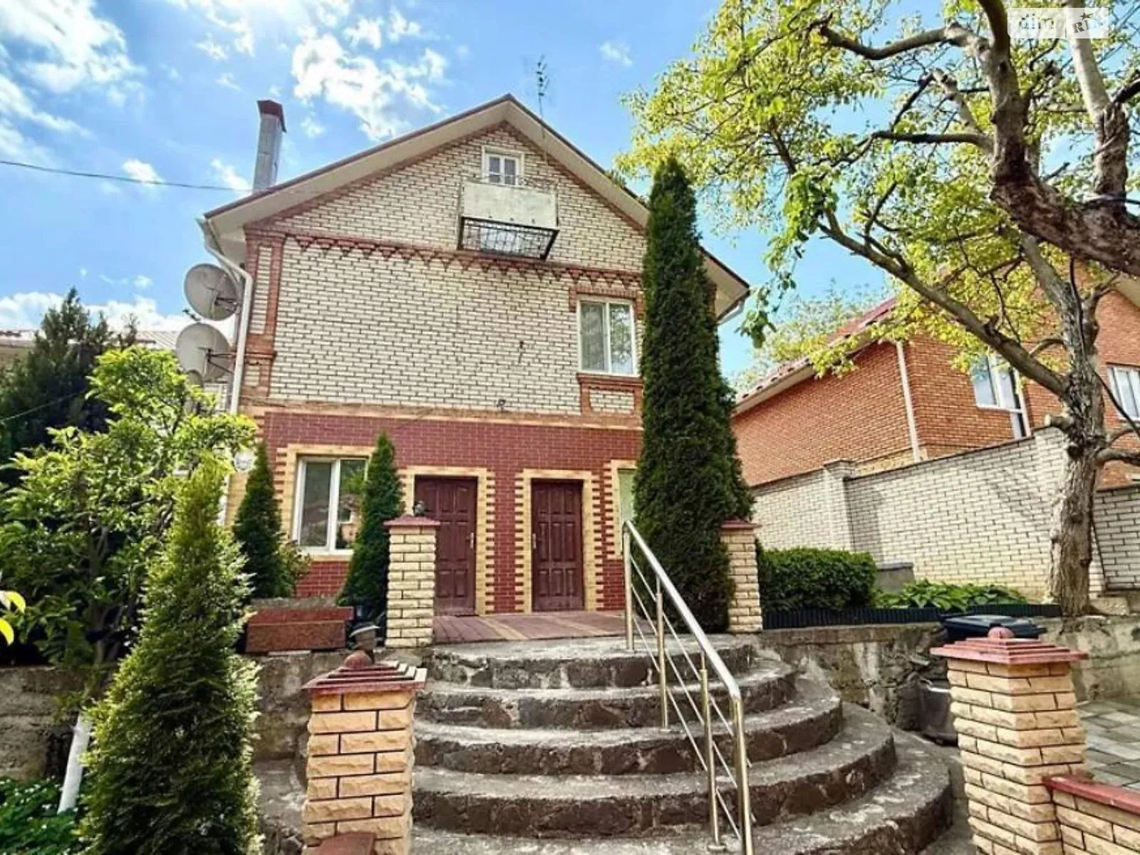 Сдается в аренду дом на 2 этажа 200 кв. м с беседкой, цена: 900 $ - фото 1