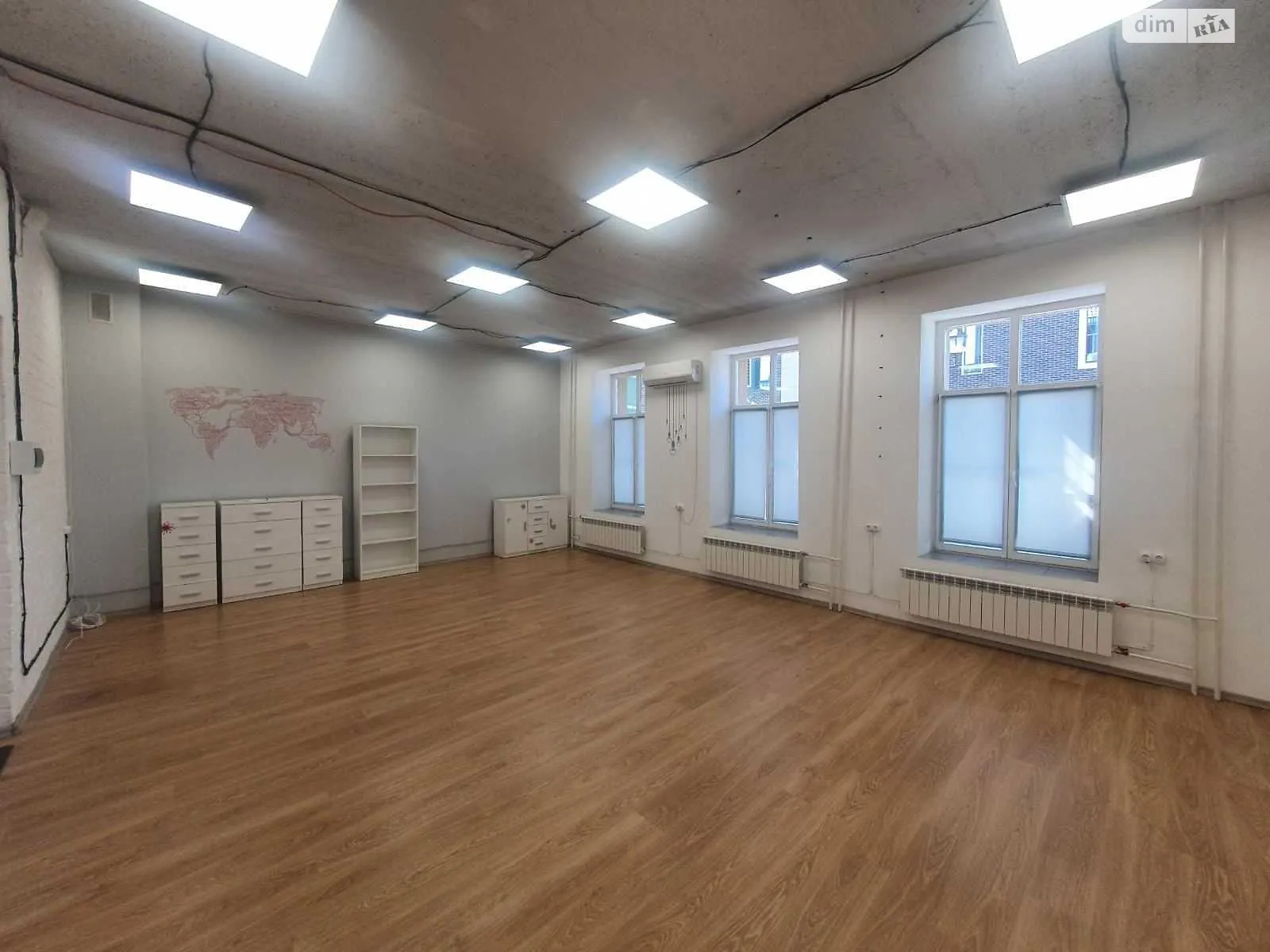 Сдается в аренду офис 56 кв. м в бизнес-центре, цена: 31000 грн - фото 1