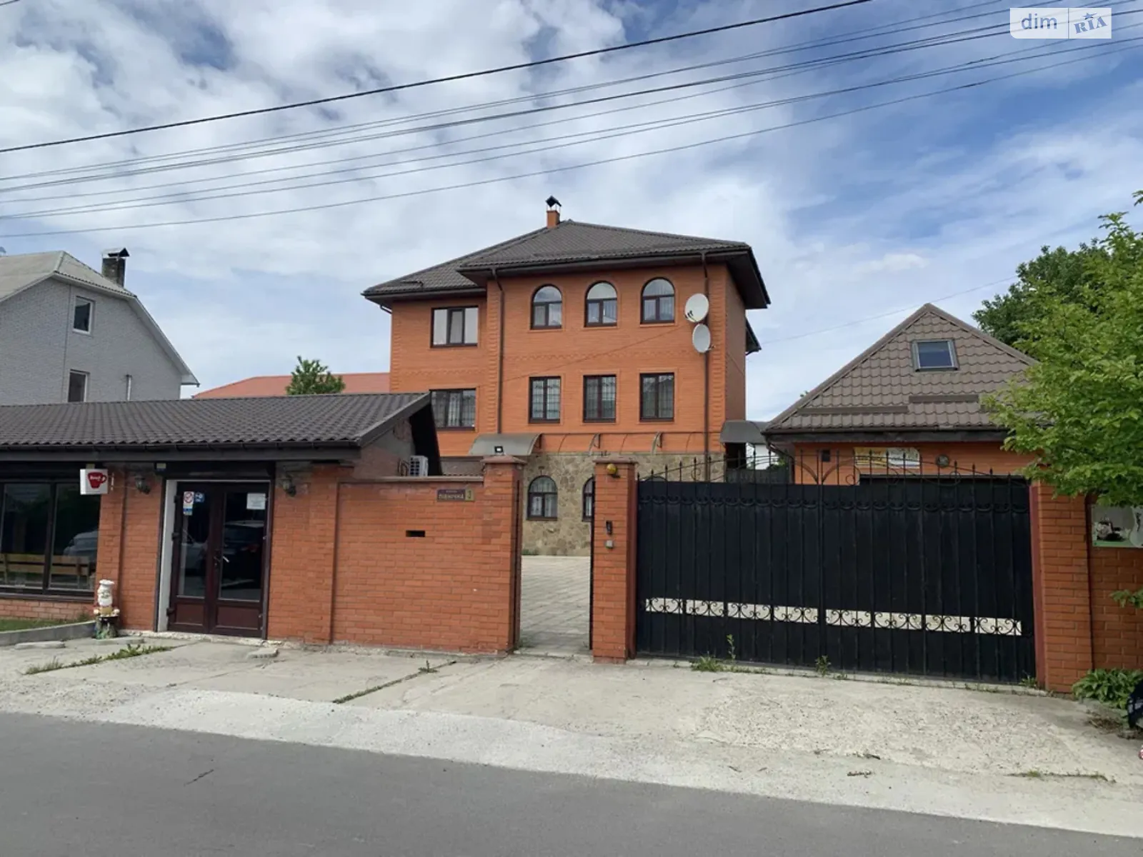 Продається будинок 3 поверховий 720 кв. м з гаражем, цена: 950000 € - фото 1