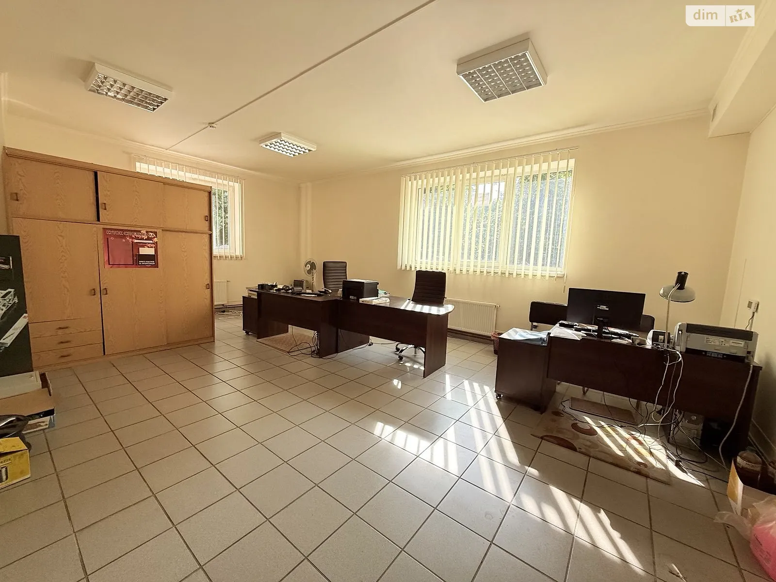 Сдается в аренду офис 43 кв. м в бизнес-центре, цена: 16600 грн - фото 1