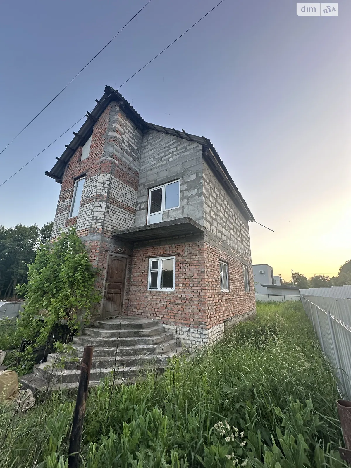 Продается дом на 2 этажа 100 кв. м с бассейном, цена: 35000 $ - фото 1