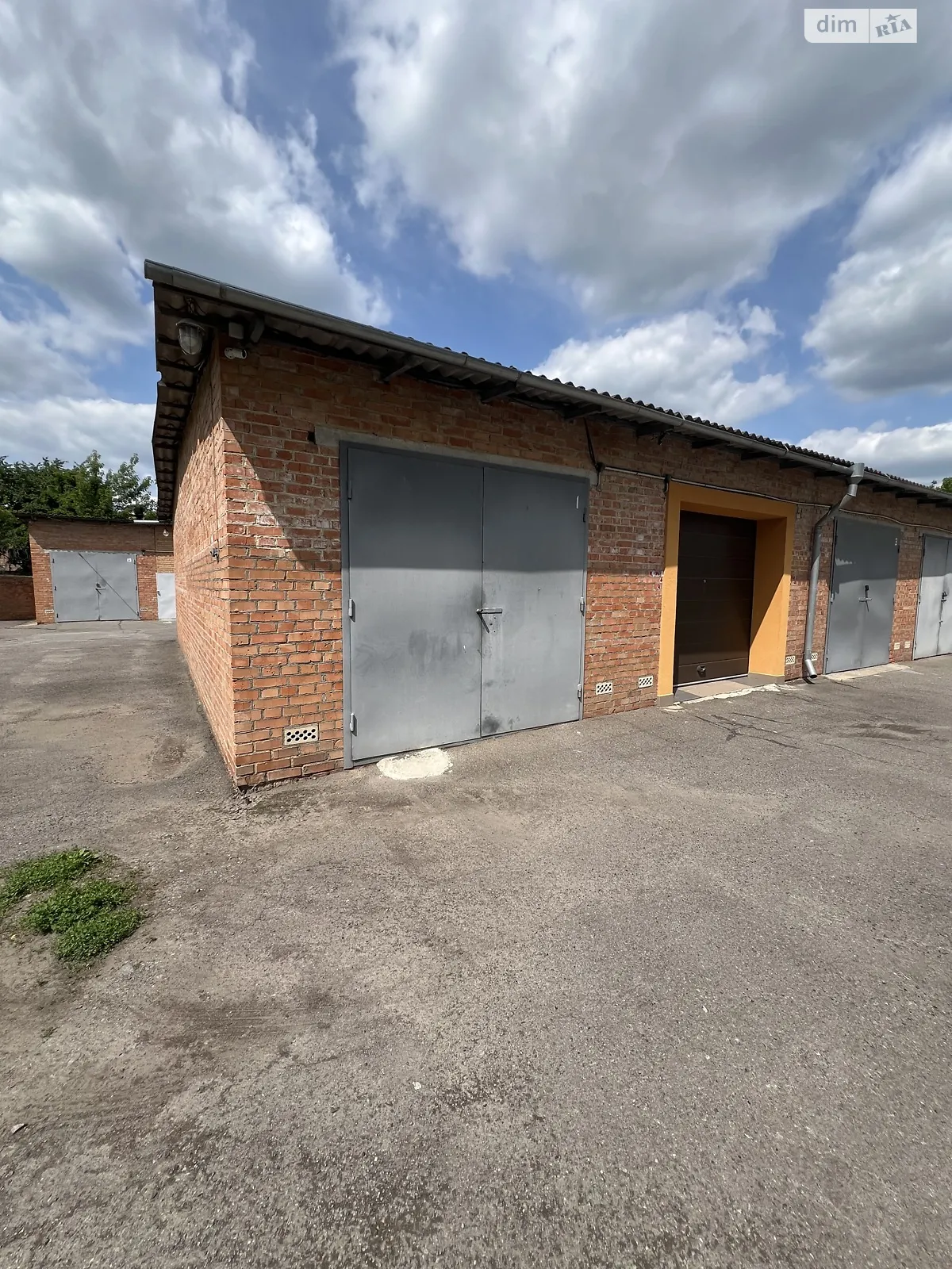 Продается место в гаражном кооперативе универсальный на 21 кв. м, цена: 17500 $ - фото 1