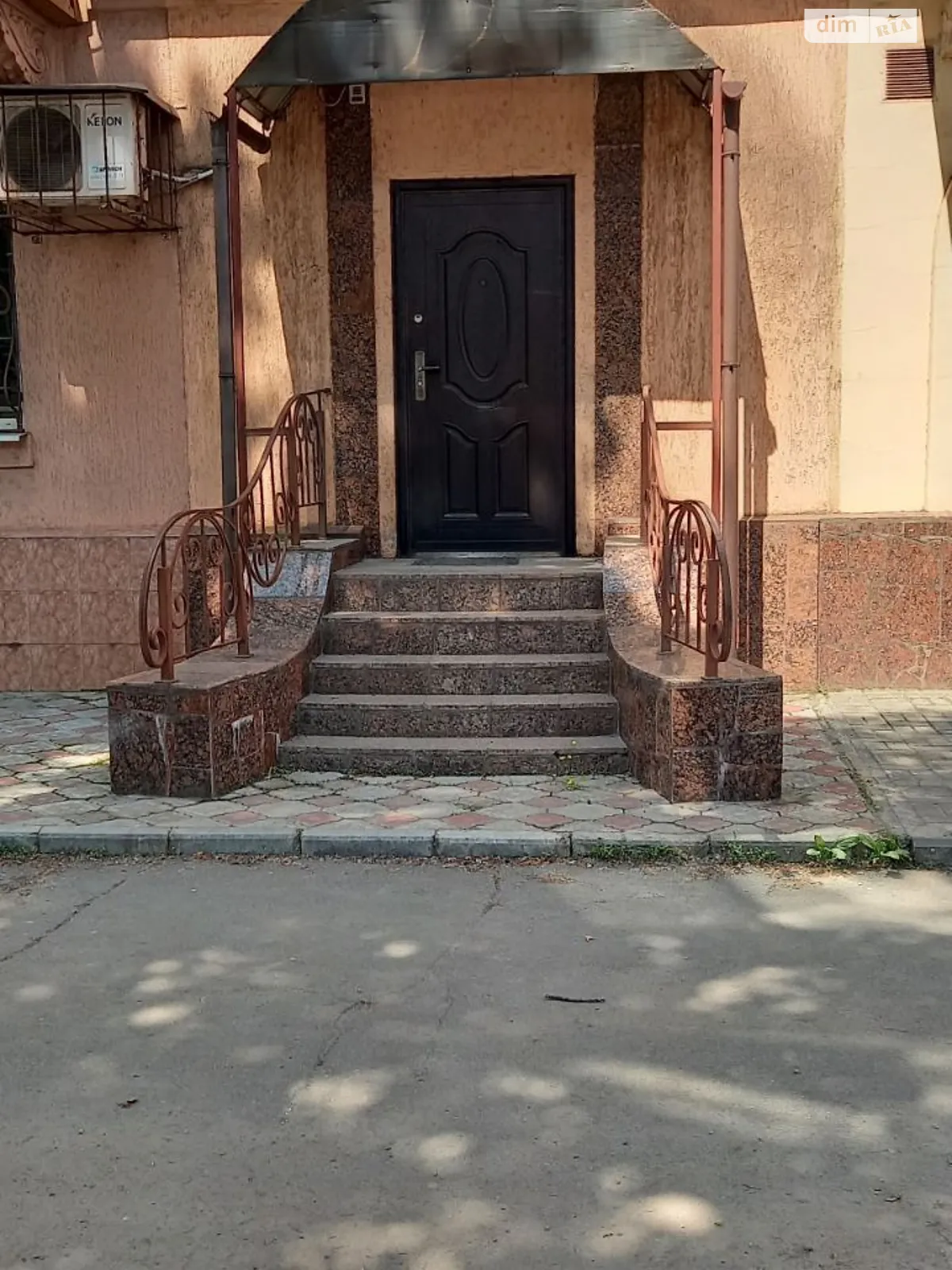 Сдается в аренду офис 59.1 кв. м в бизнес-центре, цена: 15000 грн - фото 1