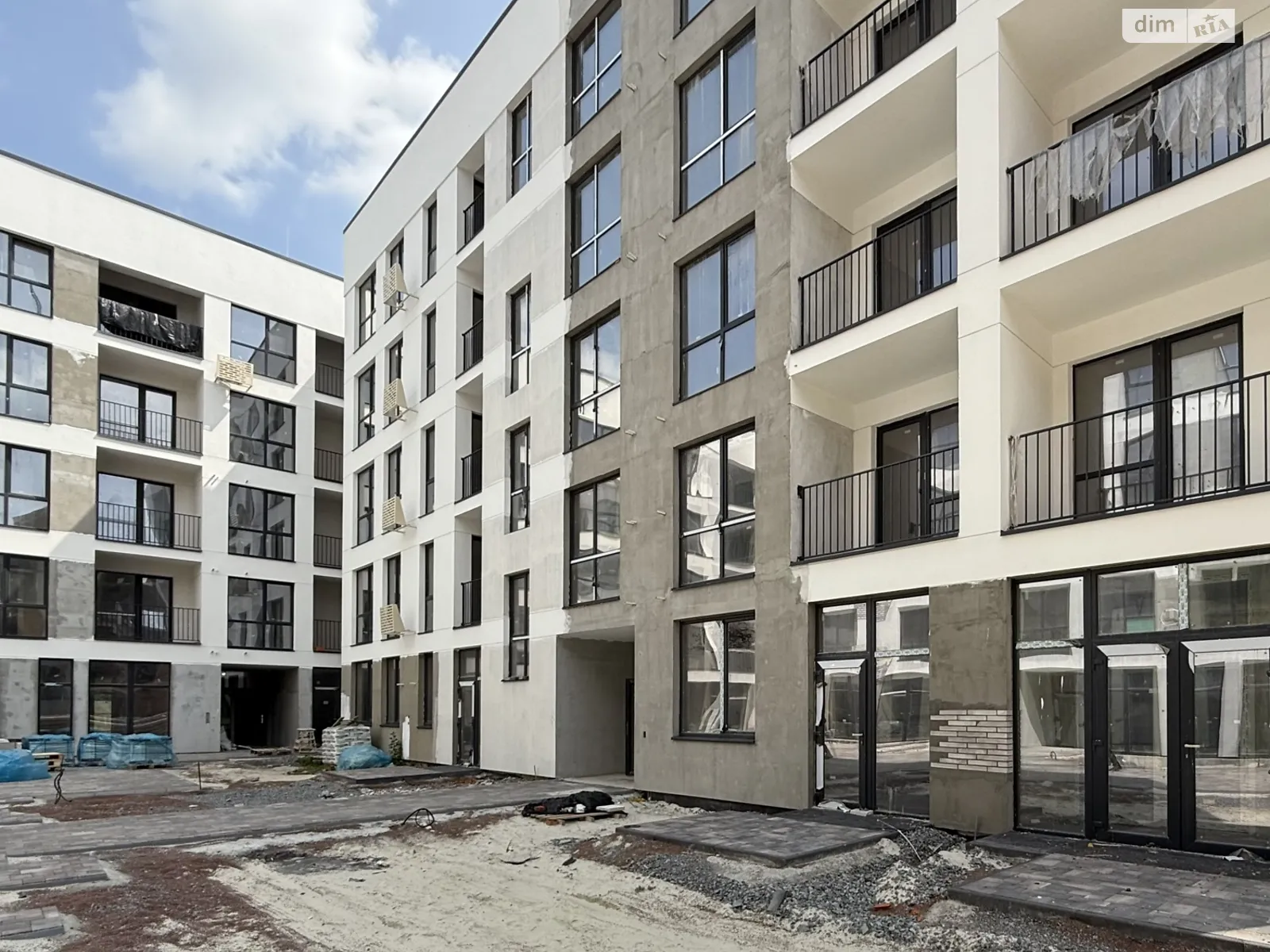 Продается 1-комнатная квартира 43 кв. м в Сокольниках, цена: 56000 $ - фото 1