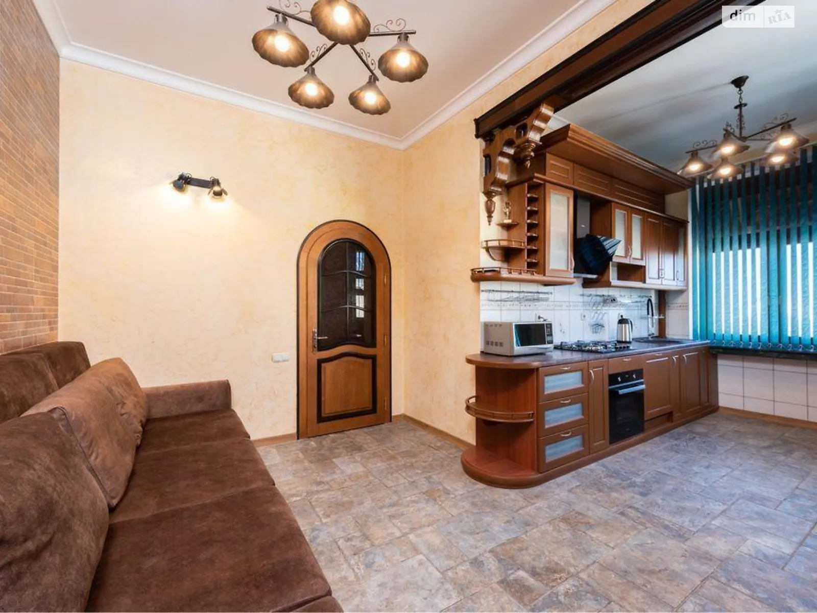Продается 2-комнатная квартира 119 кв. м в Киеве, ул. Заньковецкой, 8 - фото 1