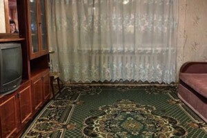 Сниму квартиру в Лугинах долгосрочно