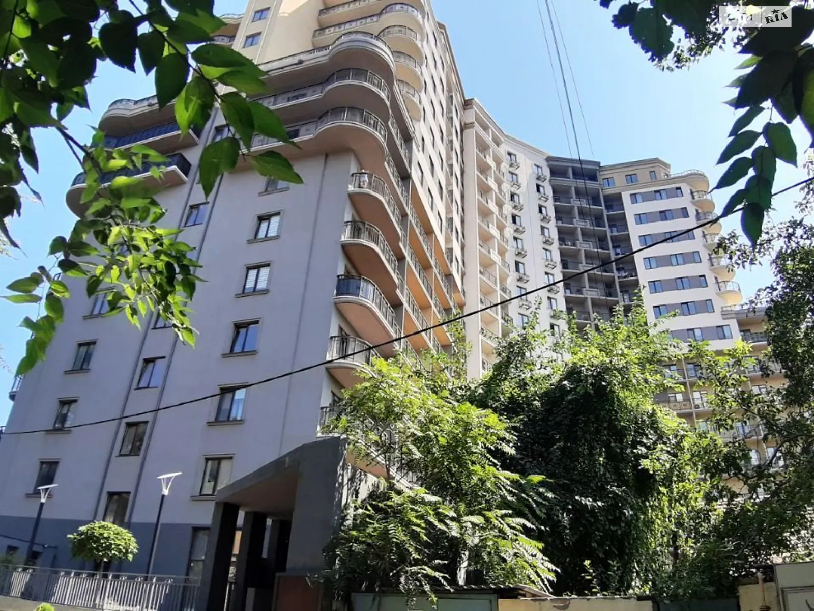 Продается 3-комнатная квартира 74 кв. м в Одессе, пер. Клубничный, 24 - фото 1