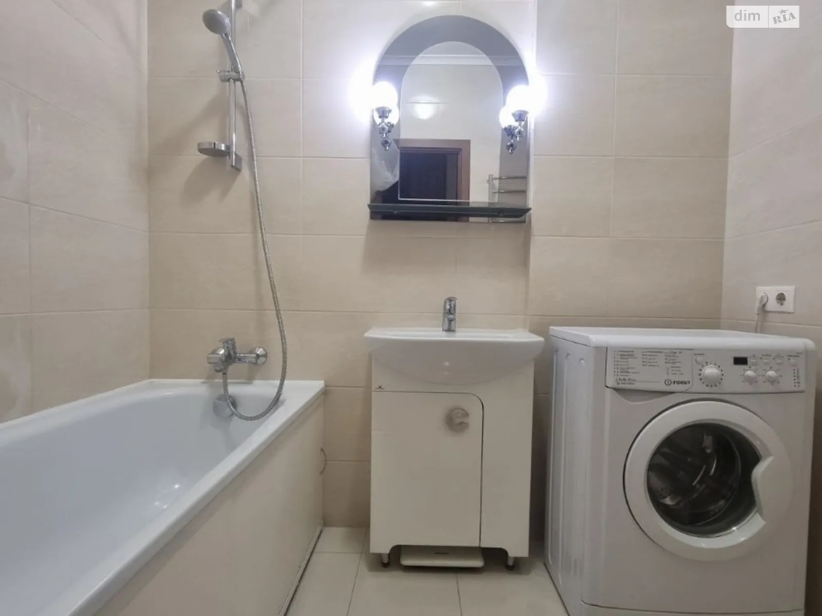 Продается 2-комнатная квартира 75 кв. м в Одессе, мас. Радужный, 9 - фото 1