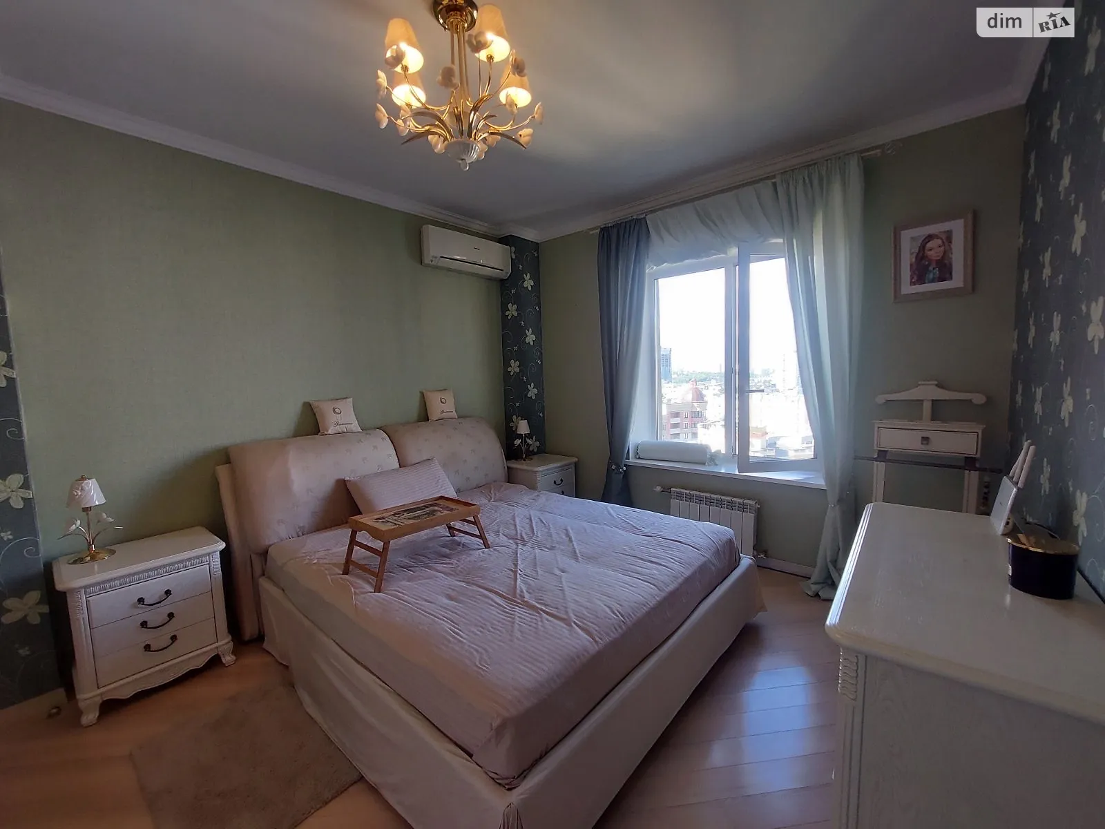 Здається в оренду 3-кімнатна квартира 127 кв. м у Києві, вул. Дмитрівська, 69 - фото 1