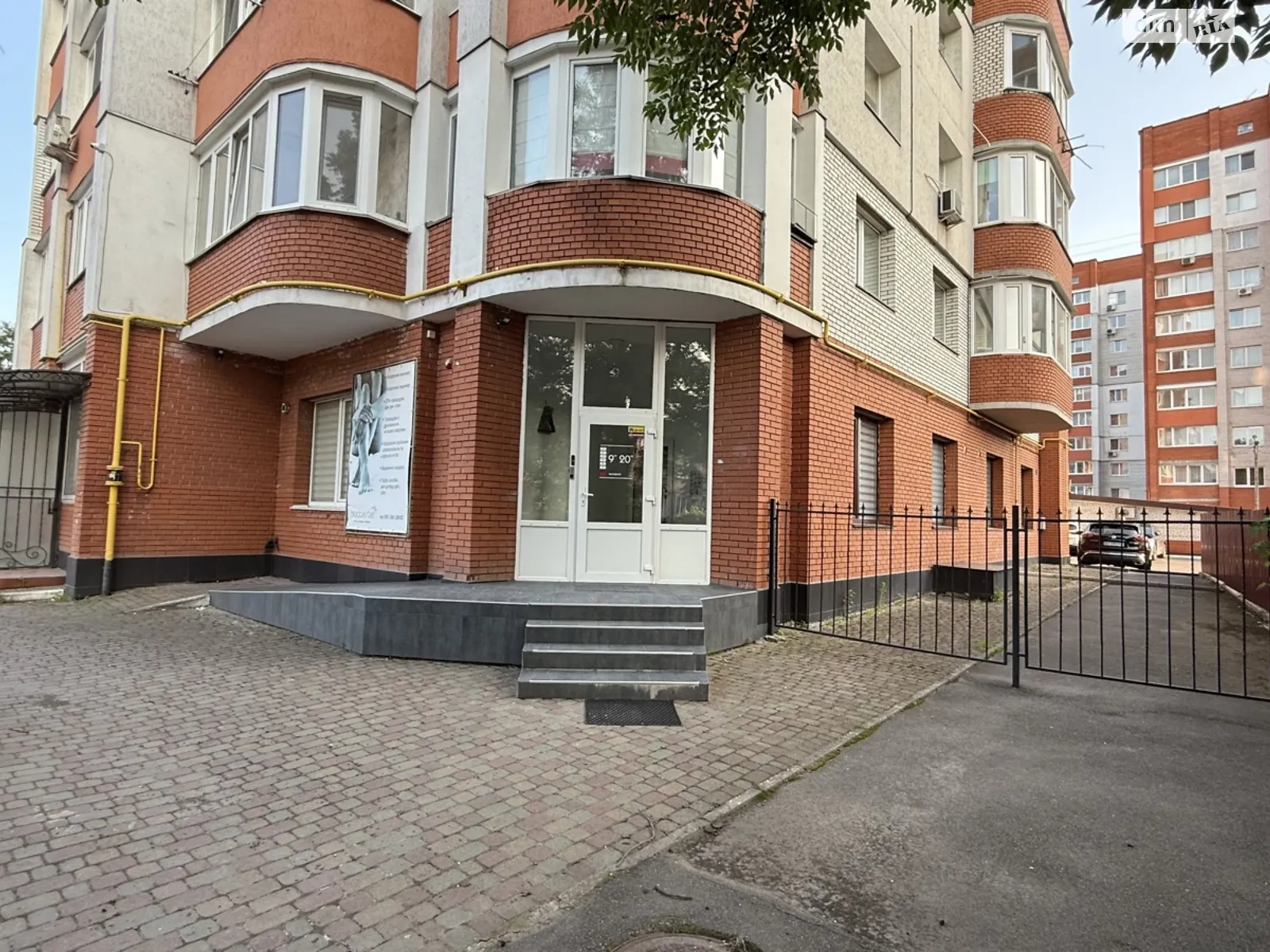 Здається в оренду приміщення вільного призначення 156 кв. м в 10-поверховій будівлі, цена: 46800 грн - фото 1