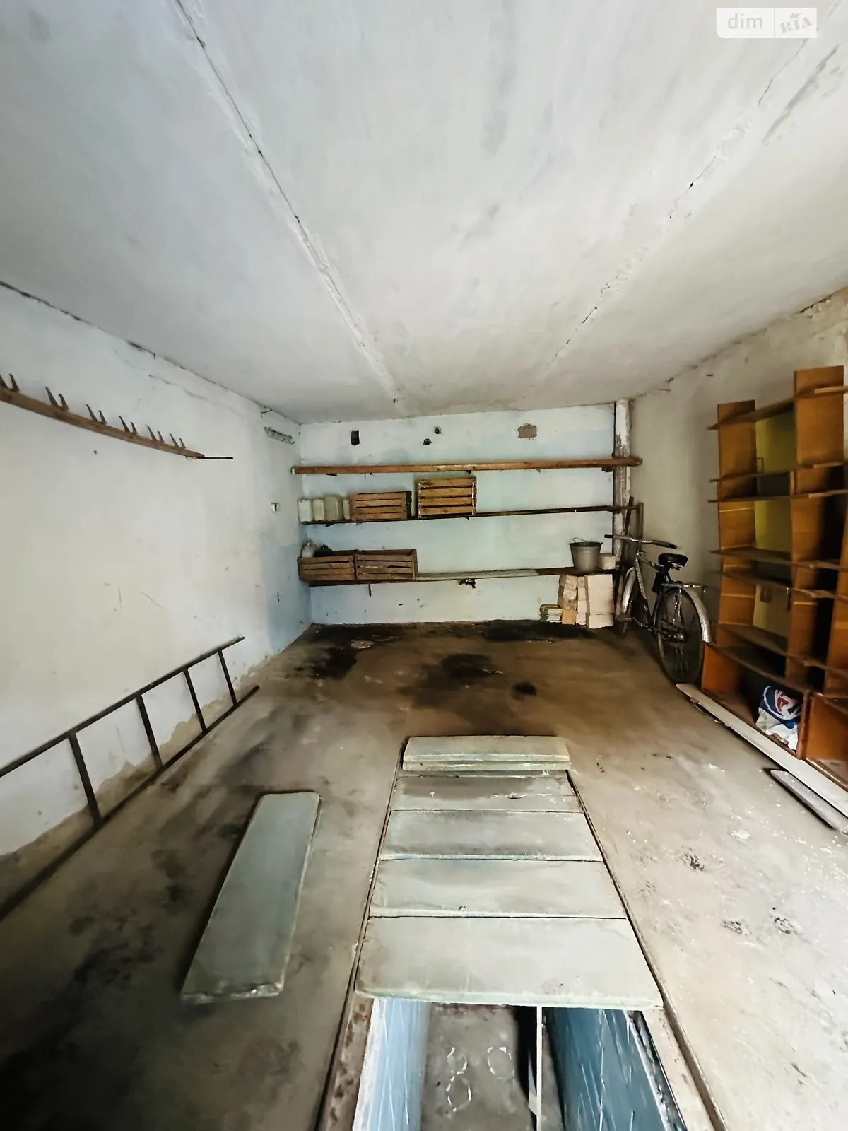 Продается место в гаражном кооперативе под легковое авто на 28 кв. м, цена: 3450 $ - фото 1