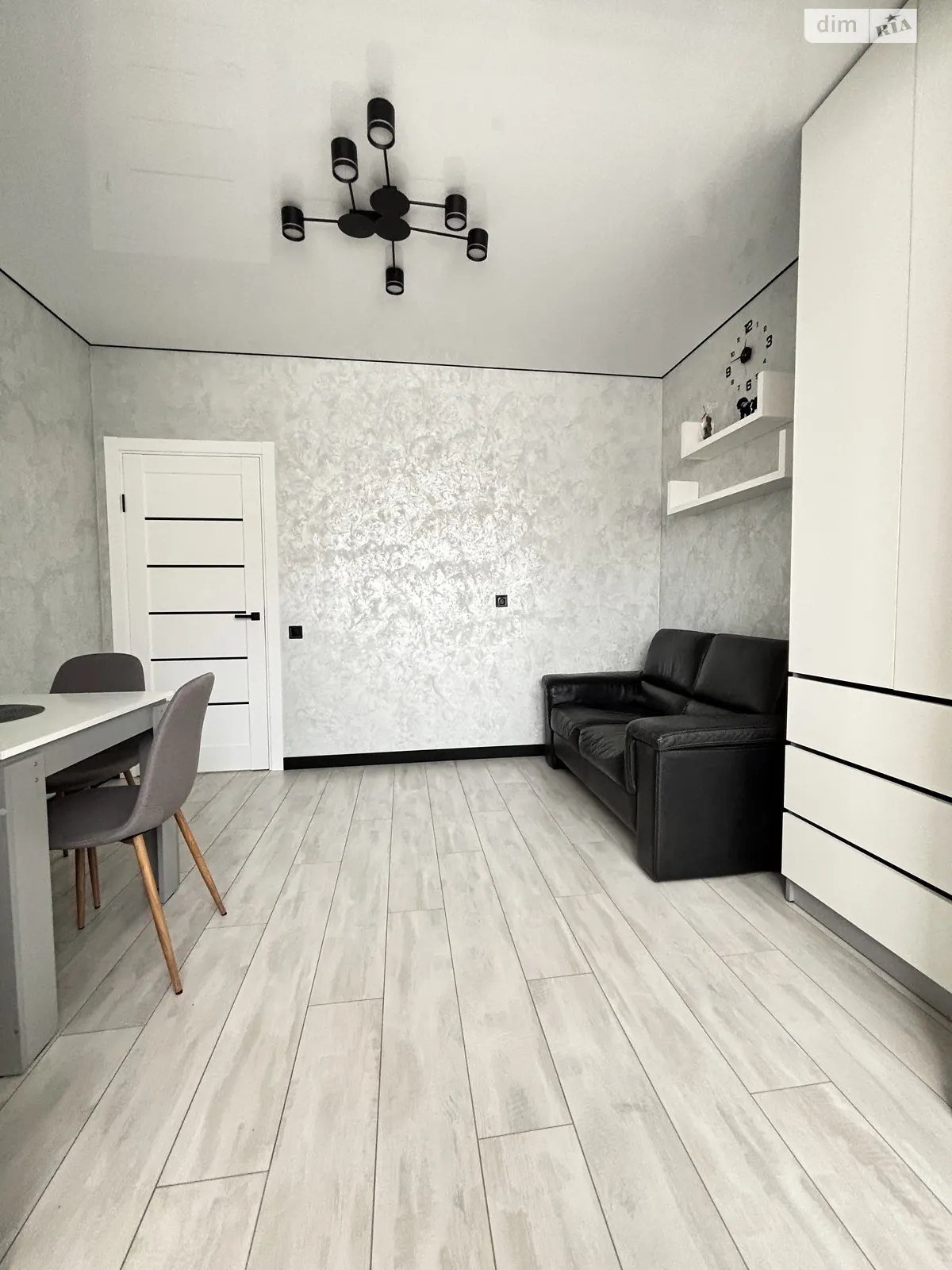 Продається 1-кімнатна квартира 45 кв. м у Рівному, вул. Соборна, 285И - фото 1