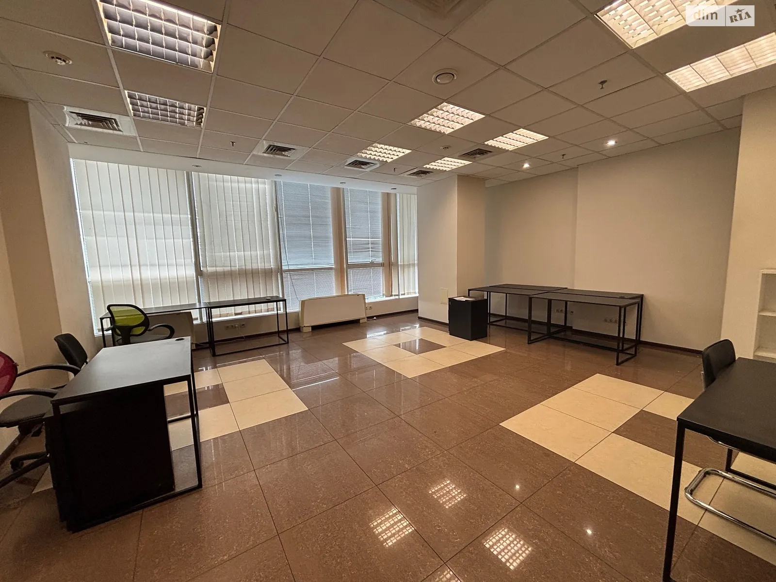 Сдается в аренду офис 283 кв. м в бизнес-центре, цена: 35000 грн - фото 1