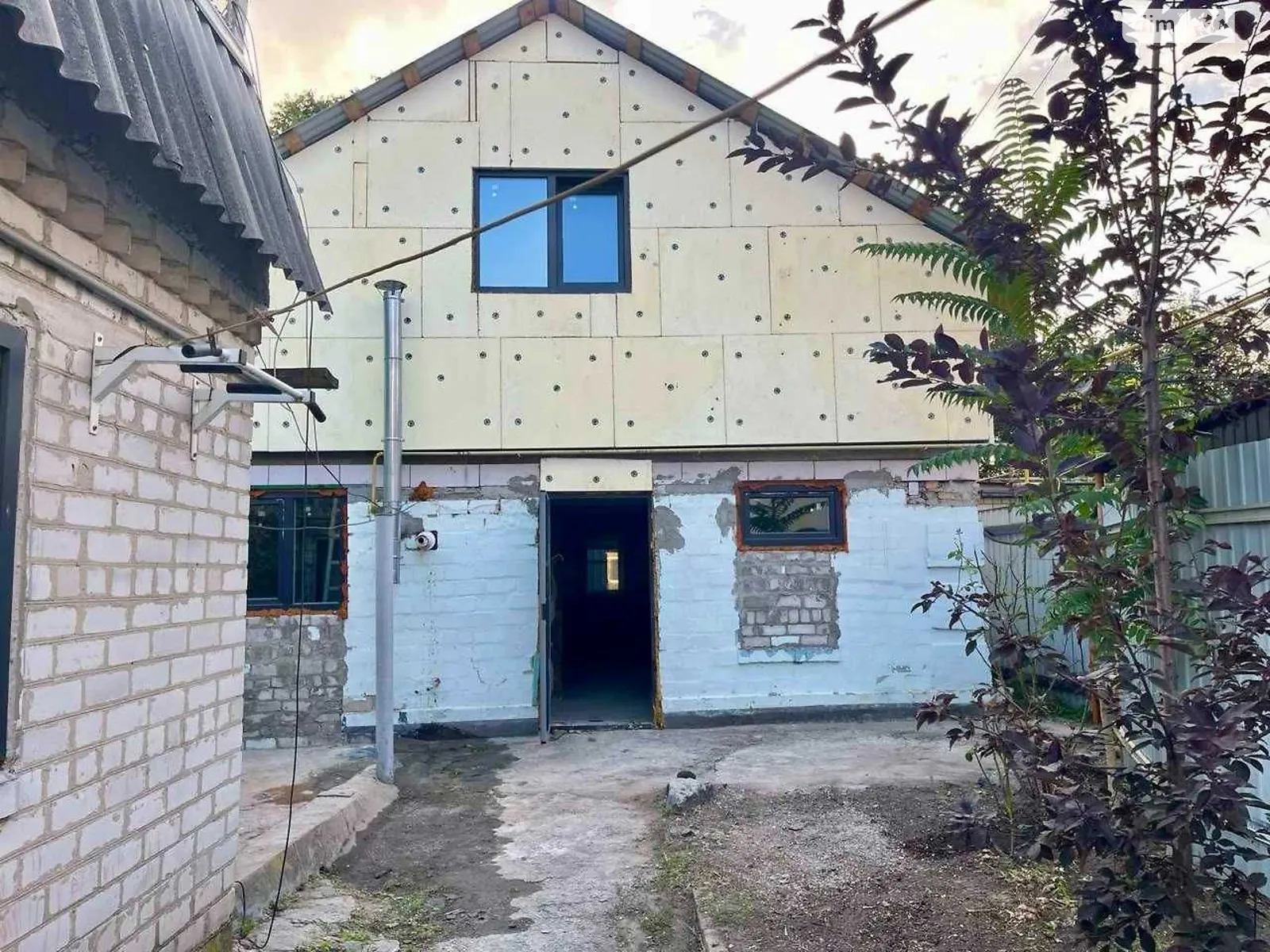 Продается дом на 2 этажа 100 кв. м с подвалом, цена: 30000 $ - фото 1