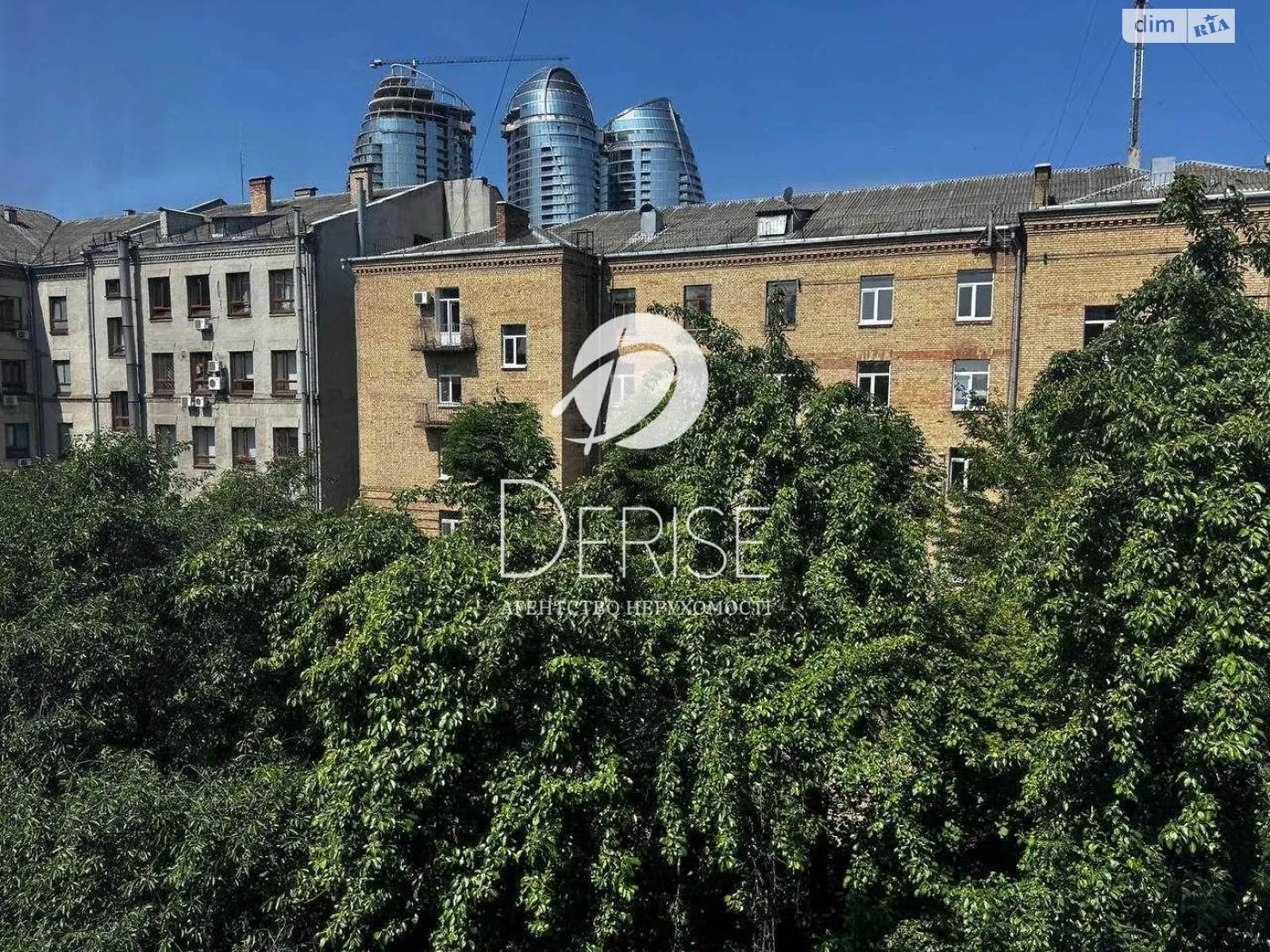 Продается 2-комнатная квартира 45 кв. м в Киеве, ул. Маккейна Джона, 35 - фото 1
