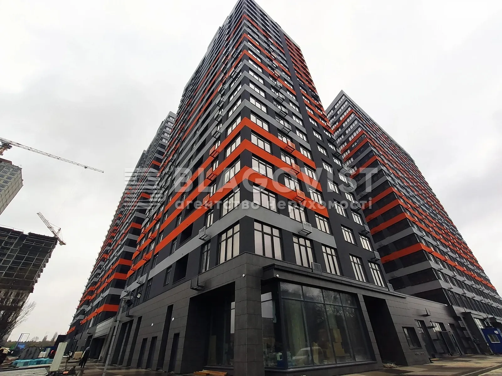 Продается 1-комнатная квартира 42 кв. м в Киеве, ул. Братьев Чибинеевых(Черниговская), 8Г - фото 1