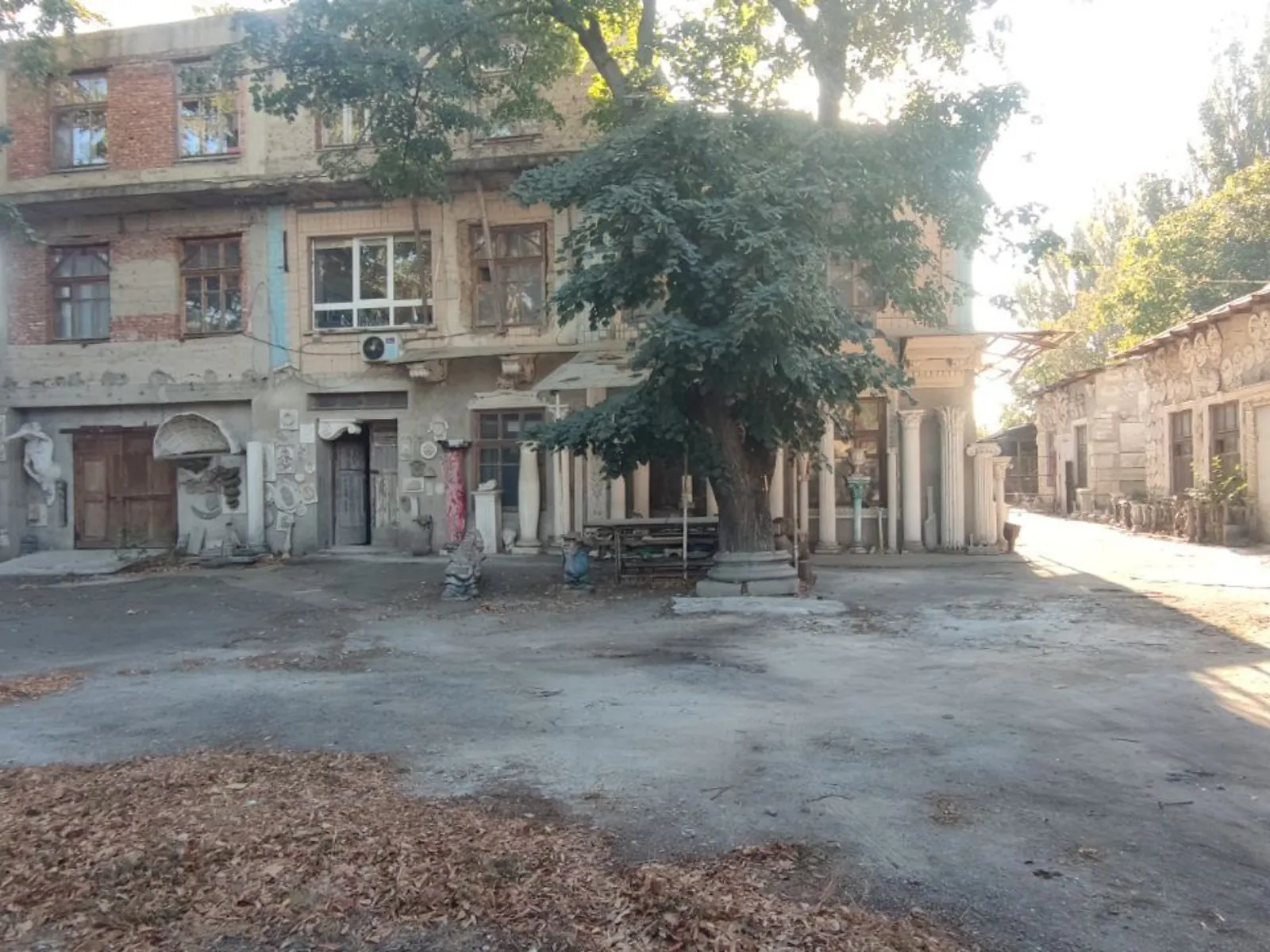 Продается помещения свободного назначения 1750 кв. м в 3-этажном здании, цена: 310000 $ - фото 1